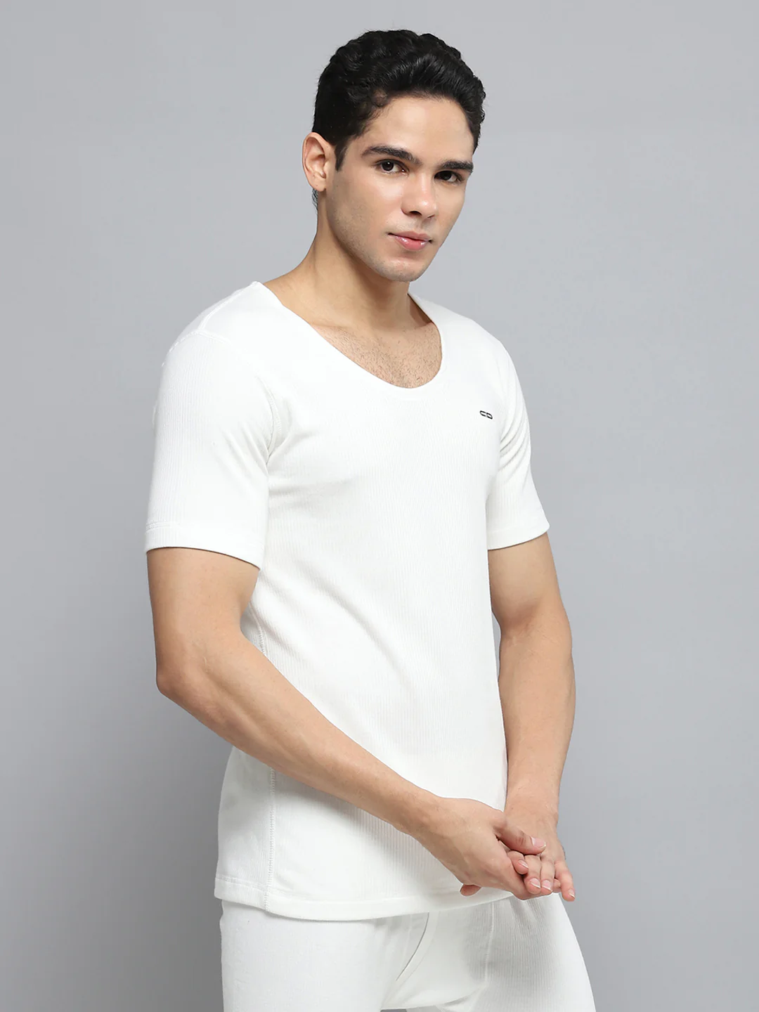 Men White Solid Round Neck Half Sleeve Thermal Vest - Image 4