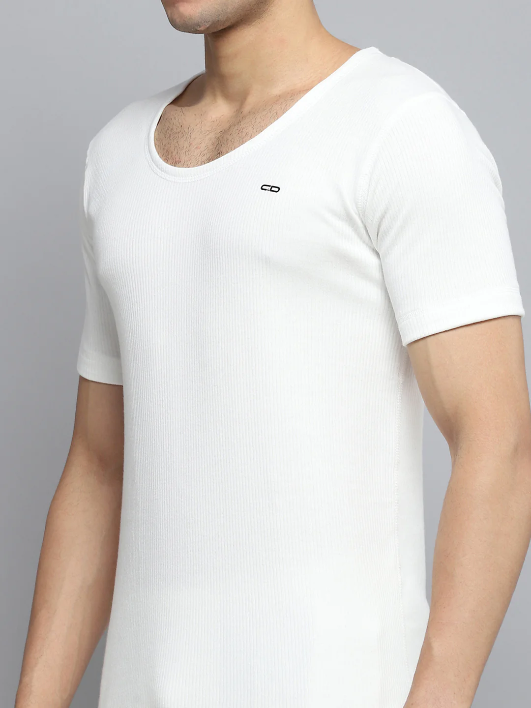 Men White Solid Round Neck Half Sleeve Thermal Vest - Image 6