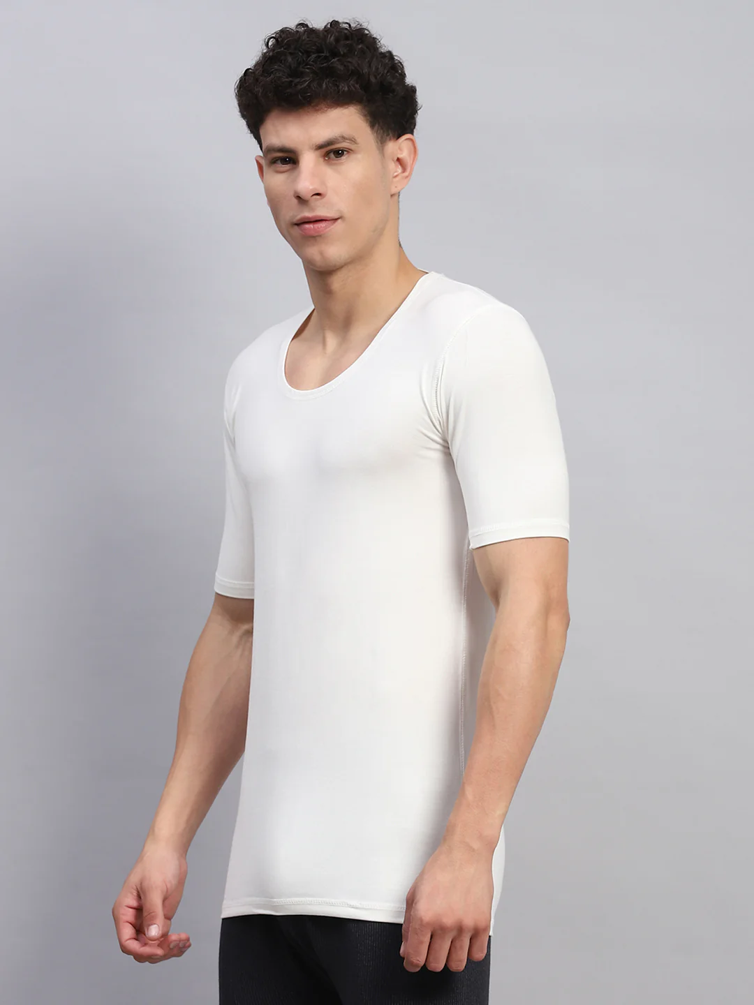 Men White Solid Round Neck Half Sleeve Thermal Vest - Image 3