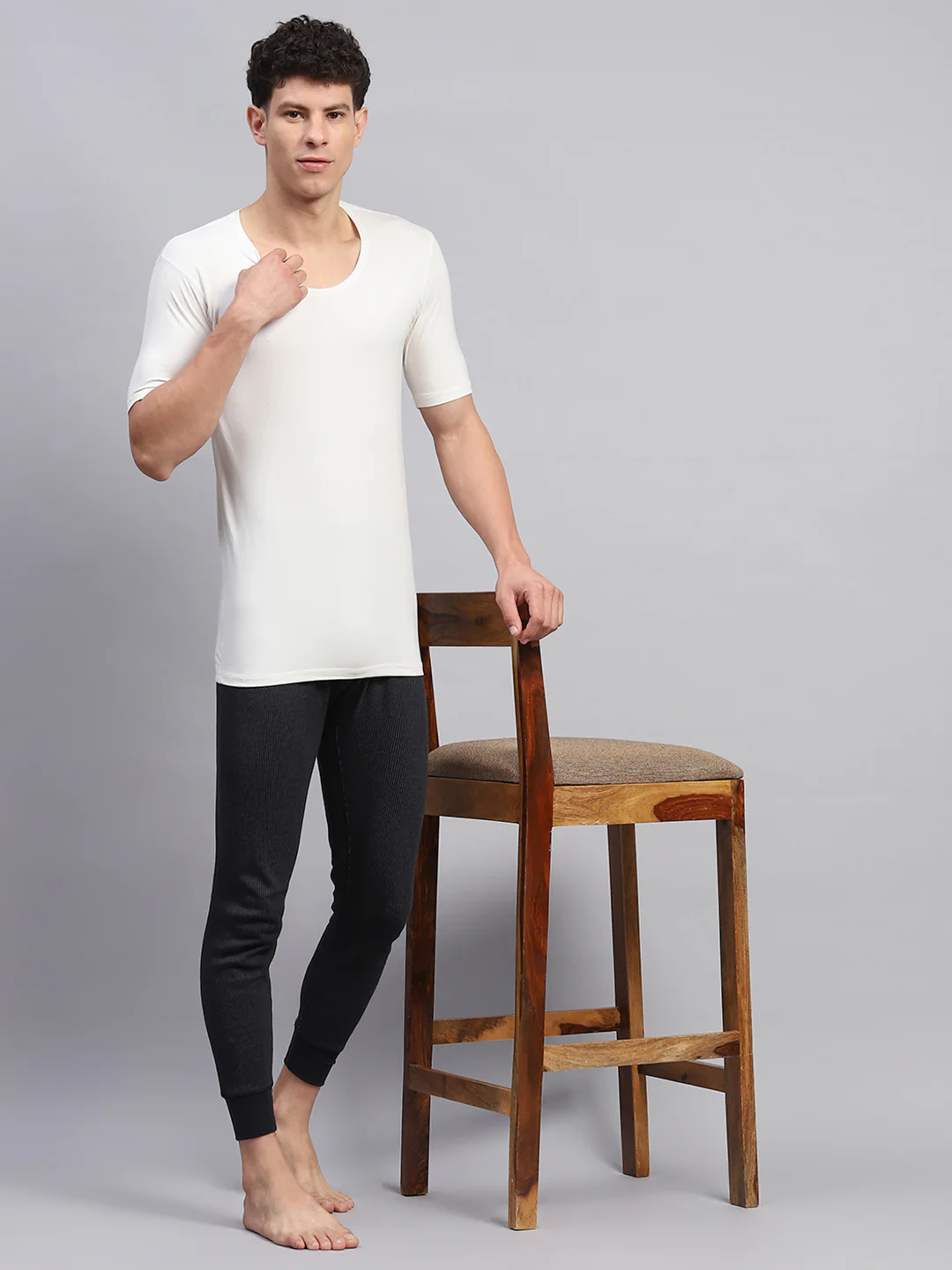 Men White Solid Round Neck Half Sleeve Thermal Vest - Image 6