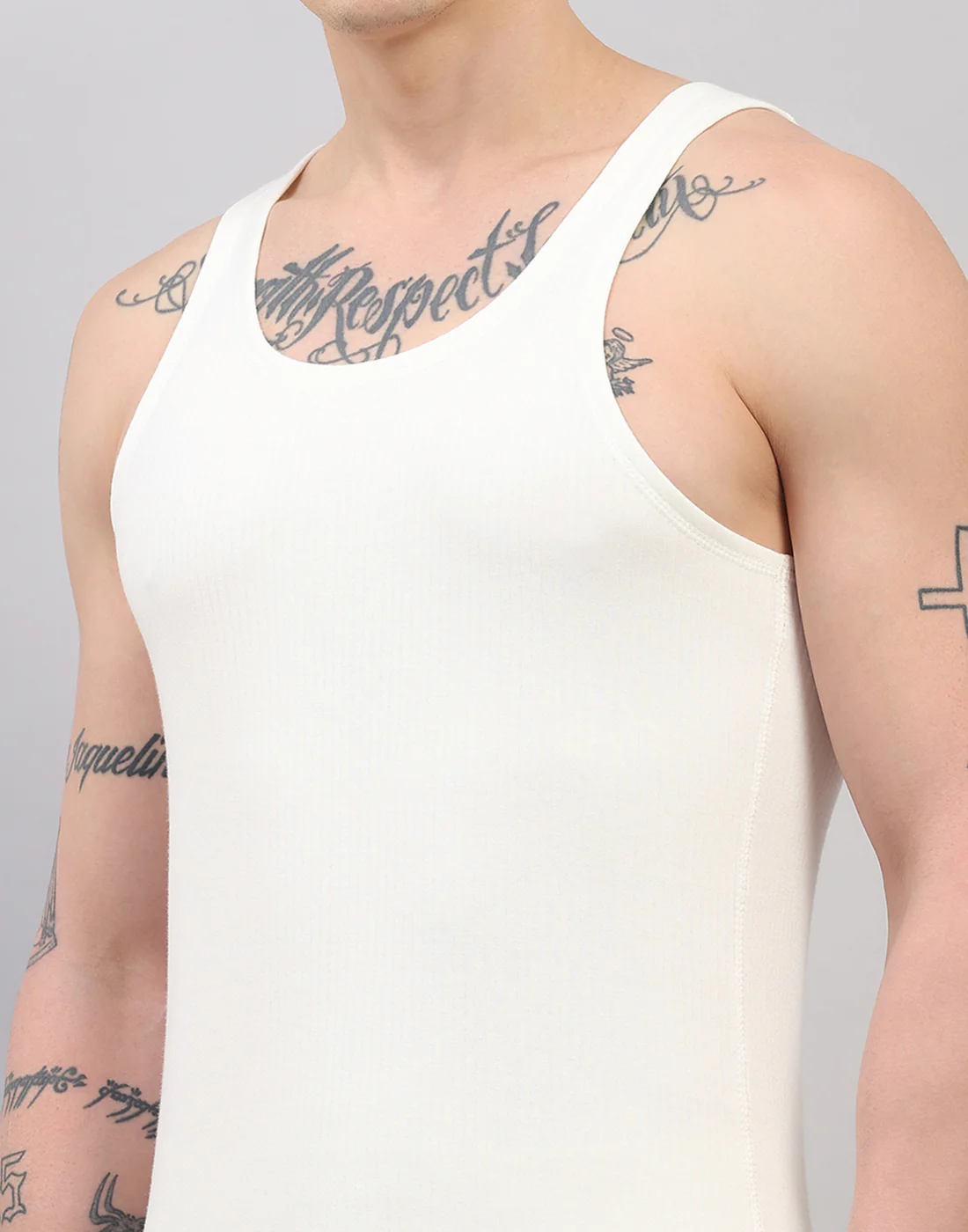 Men White Solid Round Neck Sleeveless Thermal Vest - Image 7