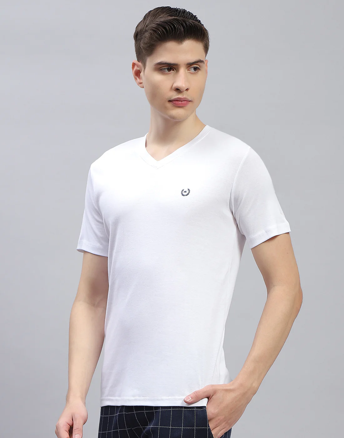 Men White Solid V Neck Half Sleeve T-Shirt - Image 3
