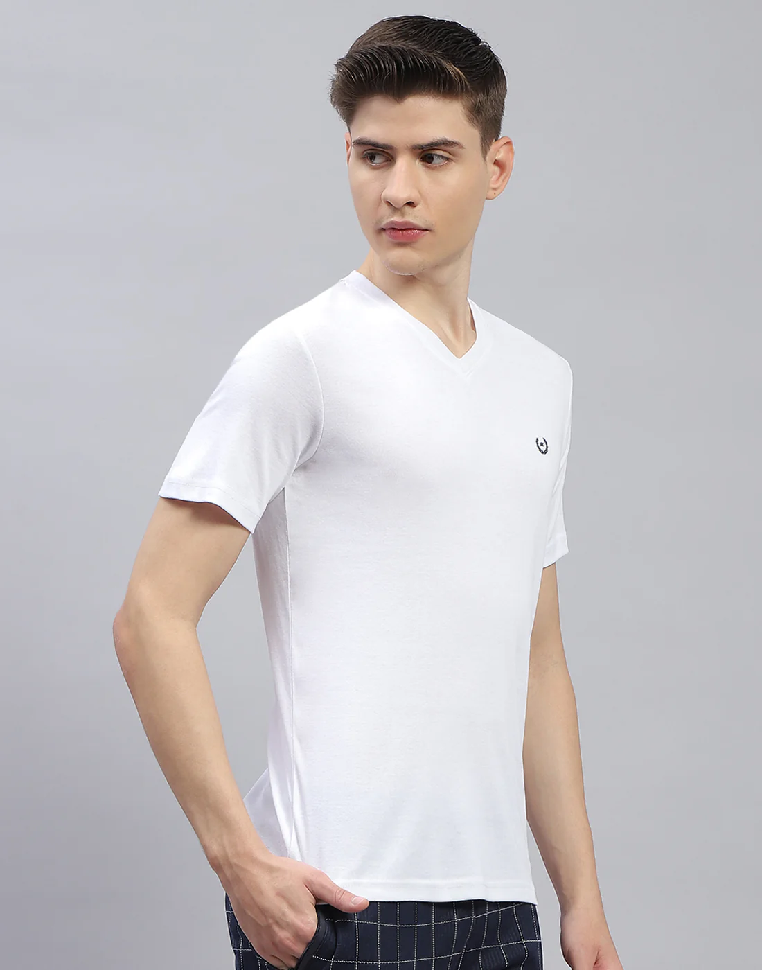 Men White Solid V Neck Half Sleeve T-Shirt - Image 4