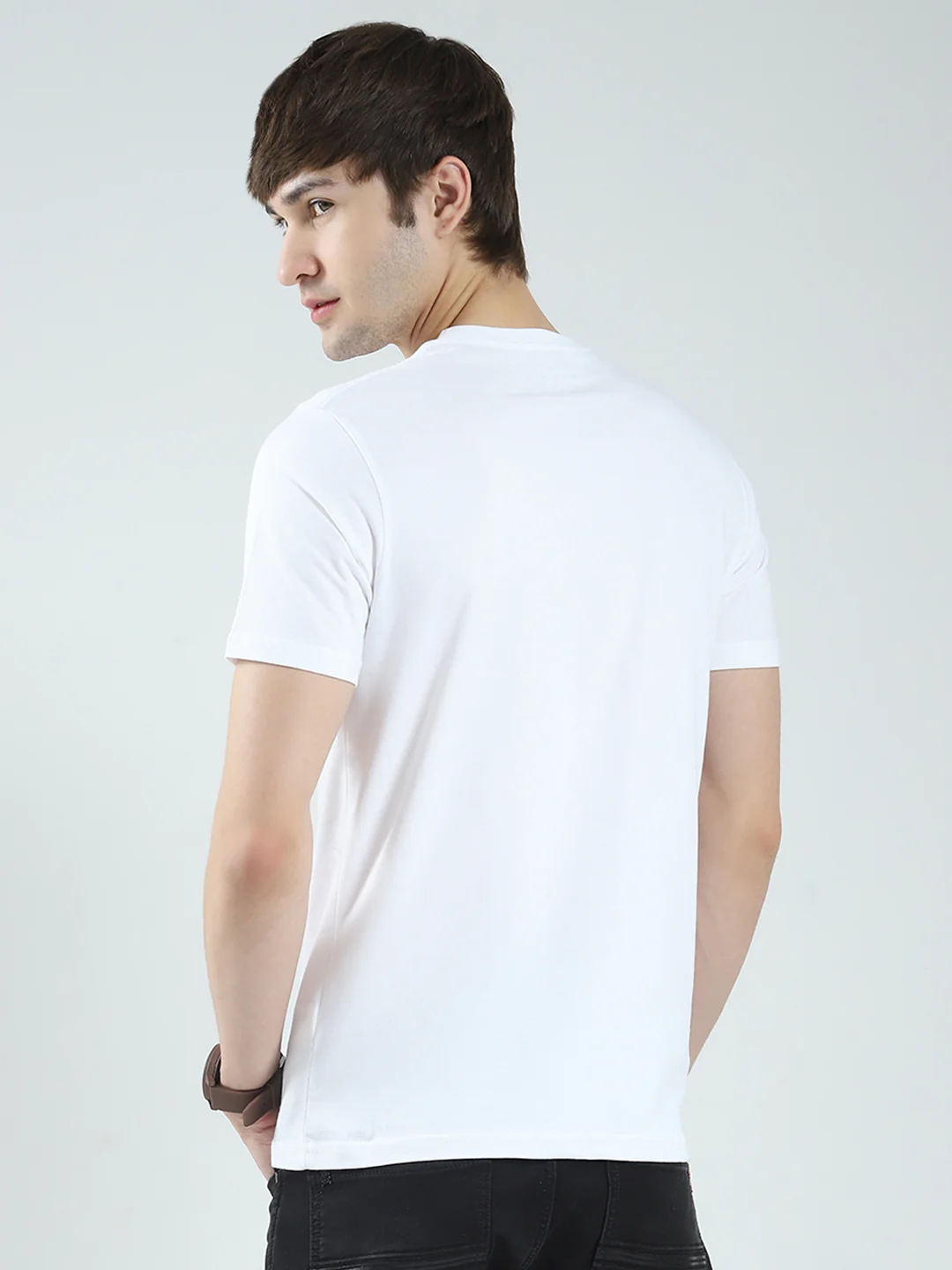 Men White Solid Round Neck Half Sleeve T-Shirt - Image 5