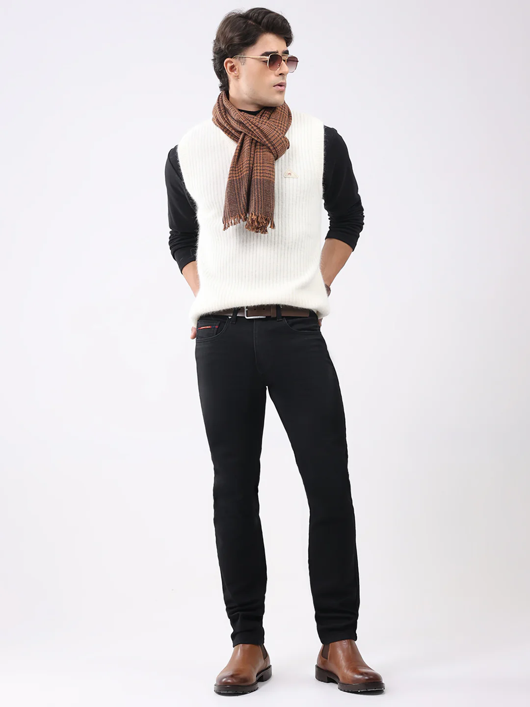 Men White Solid V Neck Sleeveless Sweater - Image 2