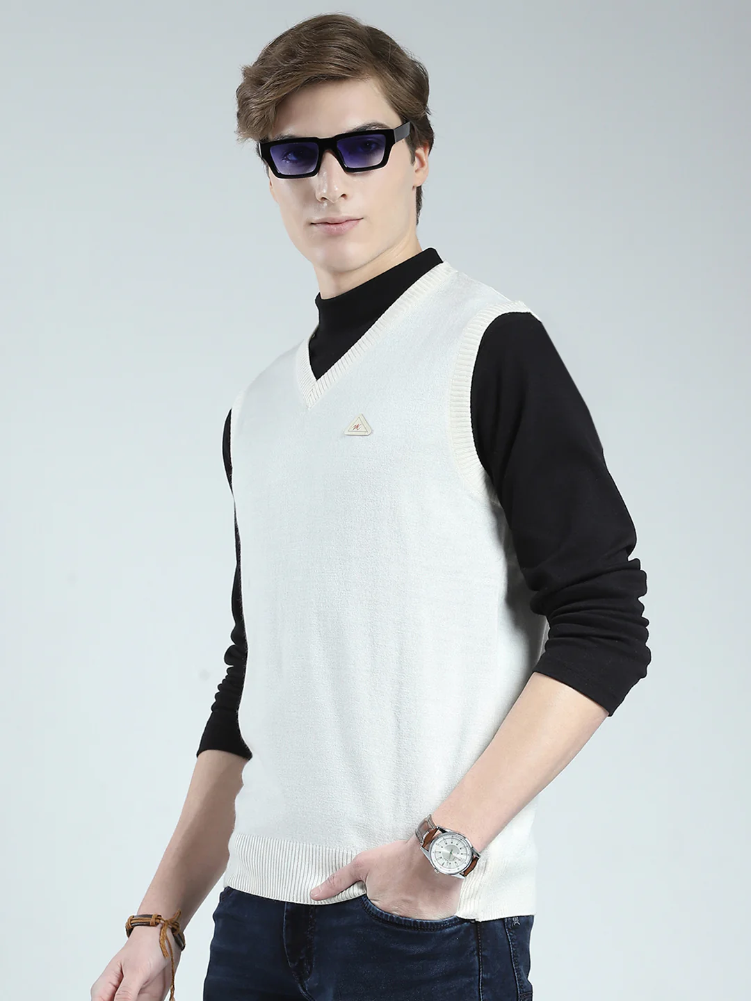 Men White Solid V Neck Sleeveless Sweater - Image 3