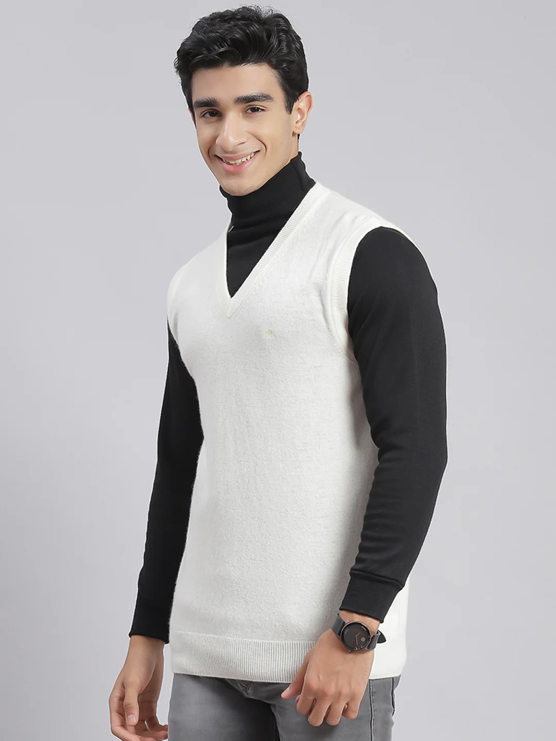 Men White Solid V Neck Sleeveless Sweaters/Pullovers - Image 3
