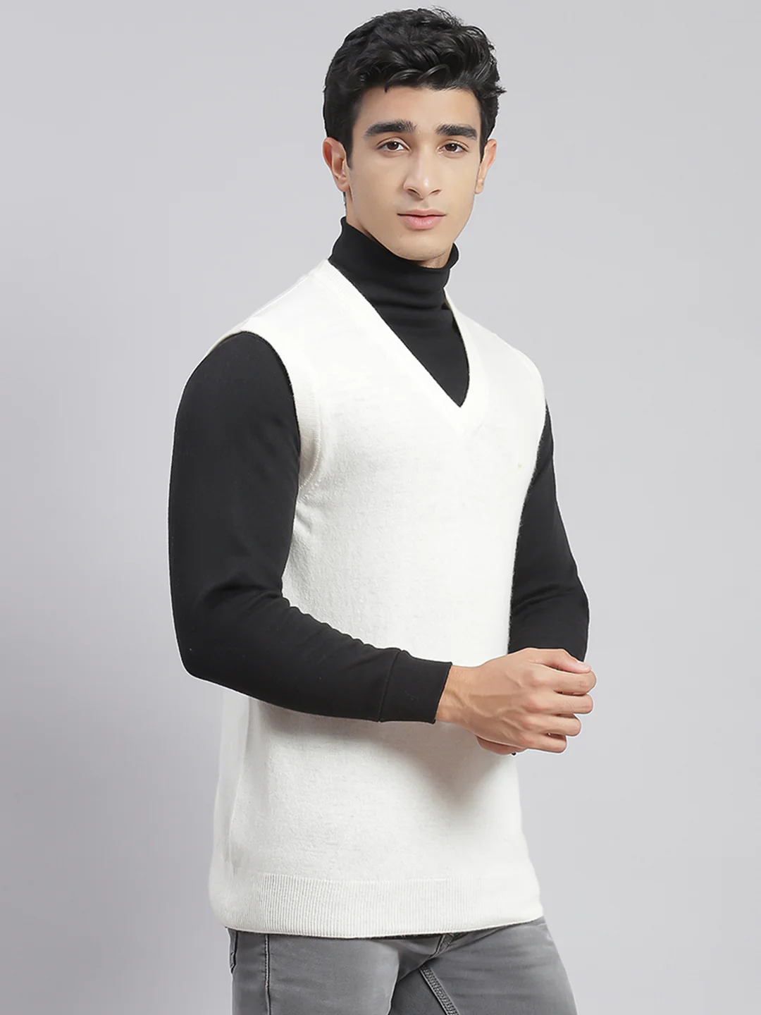 Men White Solid V Neck Sleeveless Sweaters/Pullovers - Image 4