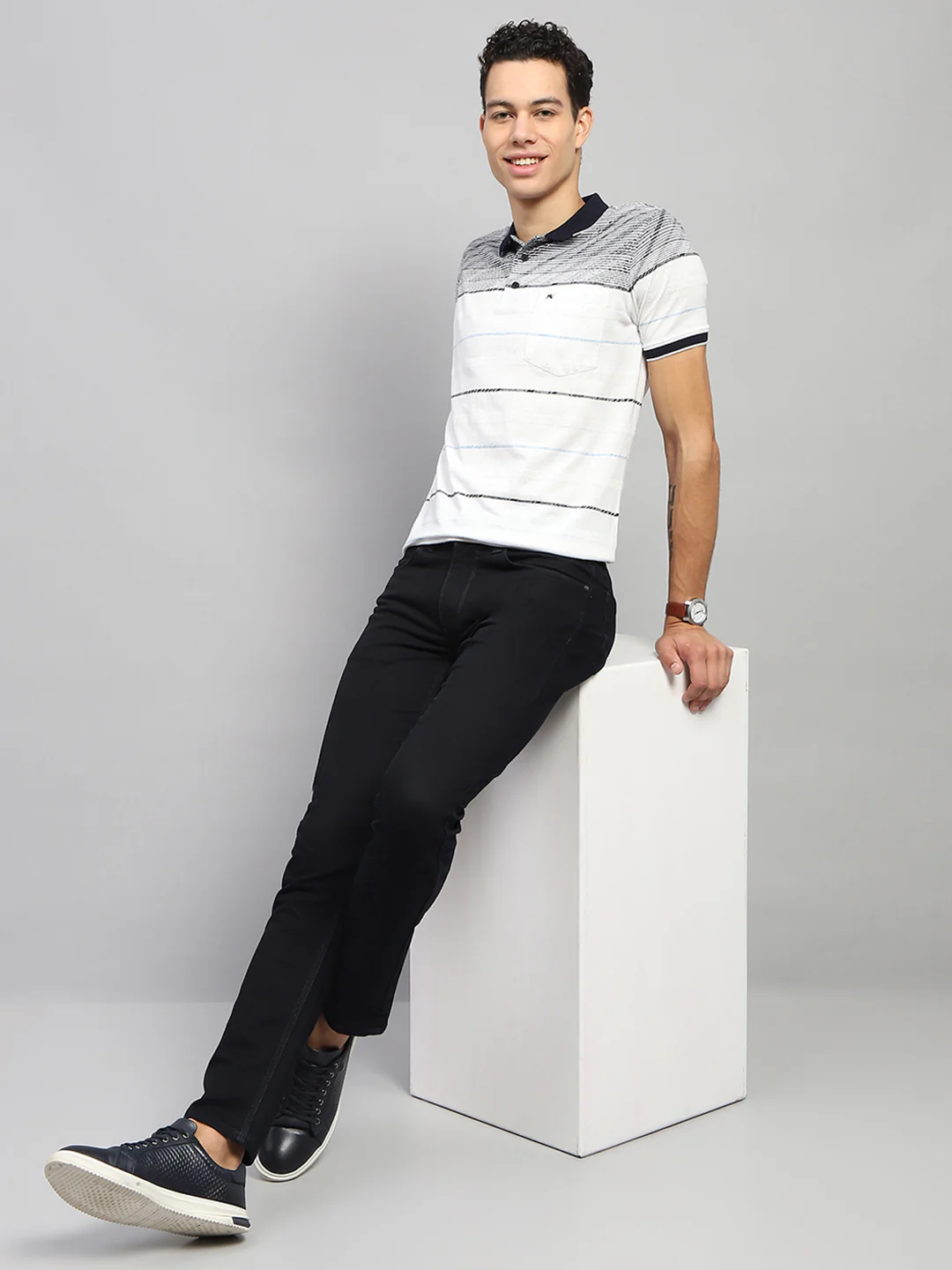 Men White Stripe Collar Half Sleeve T-Shirt - Image 2