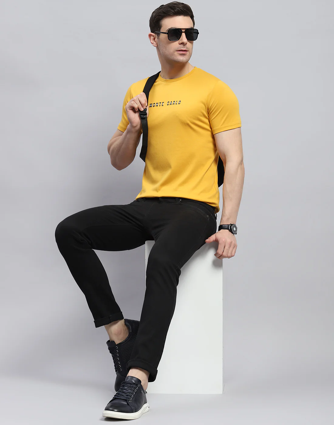 Men Yellow Solid Round Neck Half Sleeve T-Shirt - Image 2
