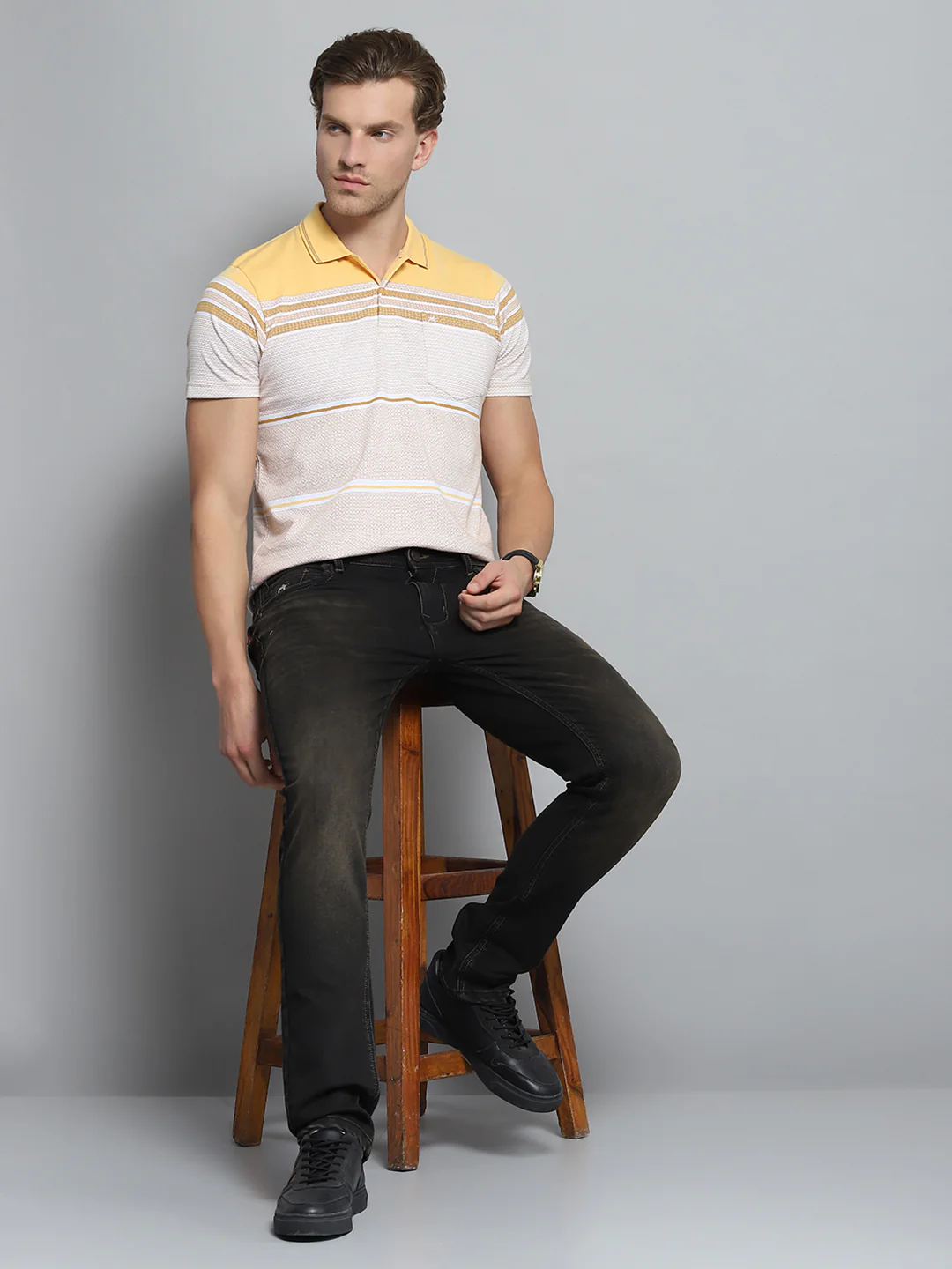 Men Yellow Stripe Collar Half Sleeve T-Shirt - Image 2