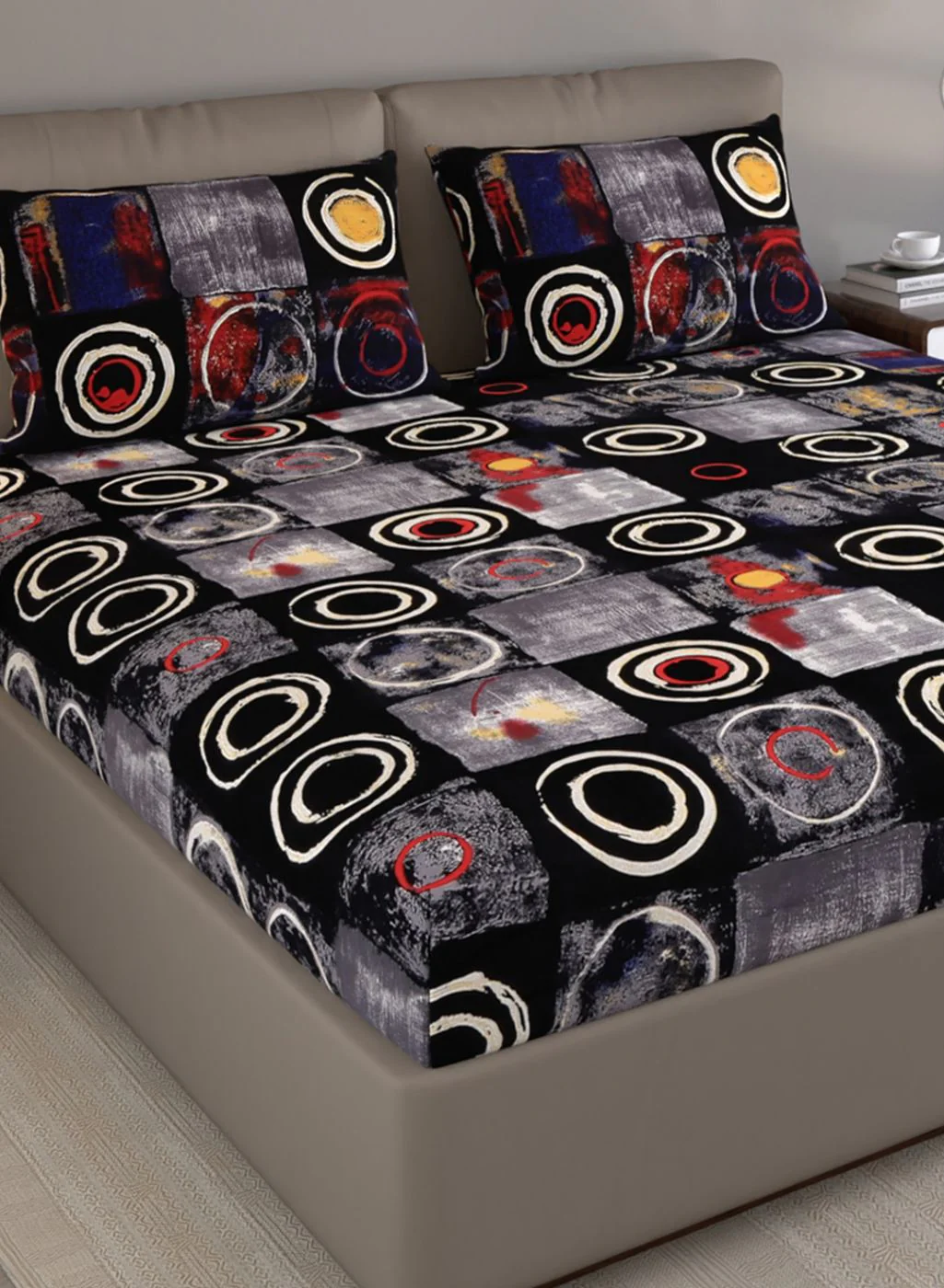 130 GSM Polyester Queen Bedsheet with 2 Pillow Covers - Image 4