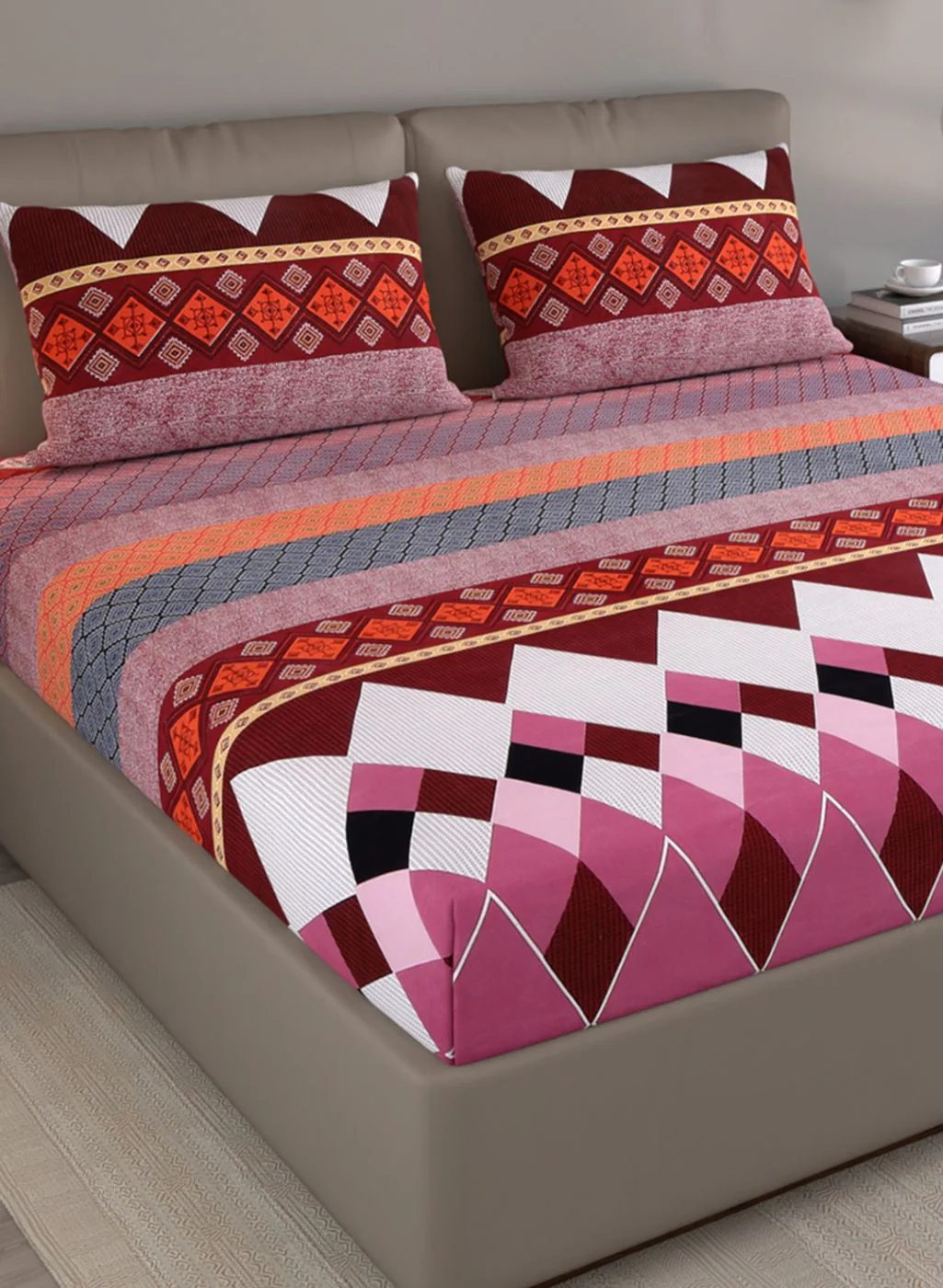 130 GSM Polyester Queen Bedsheet with 2 Pillow Covers - Image 4