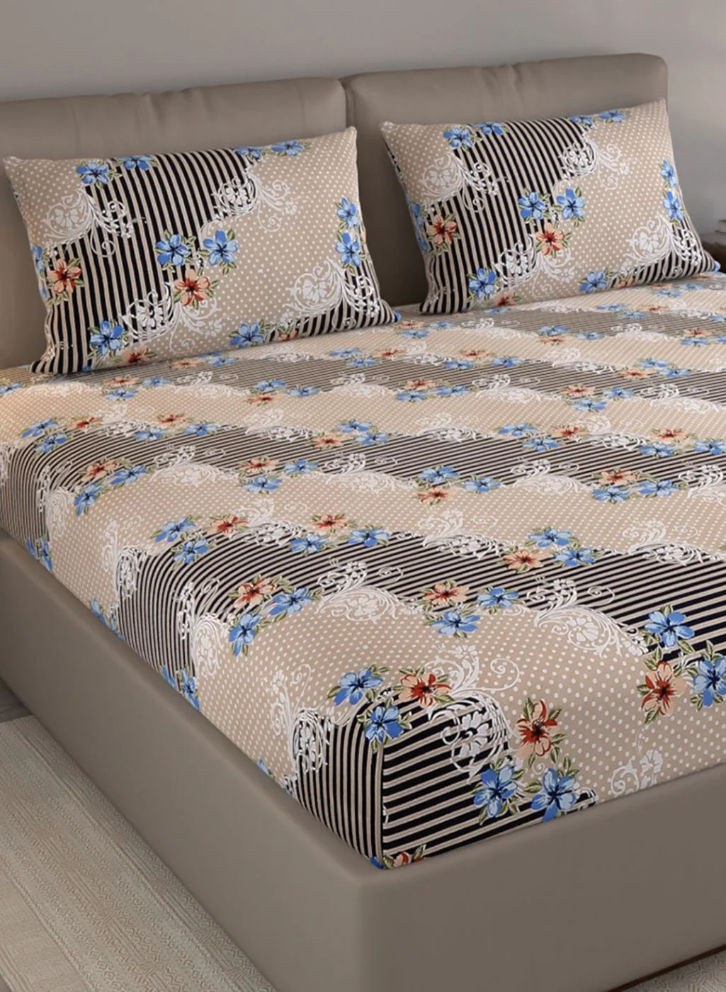 130 GSM Polyester Queen Bedsheet with 2 Pillow Covers - Image 4