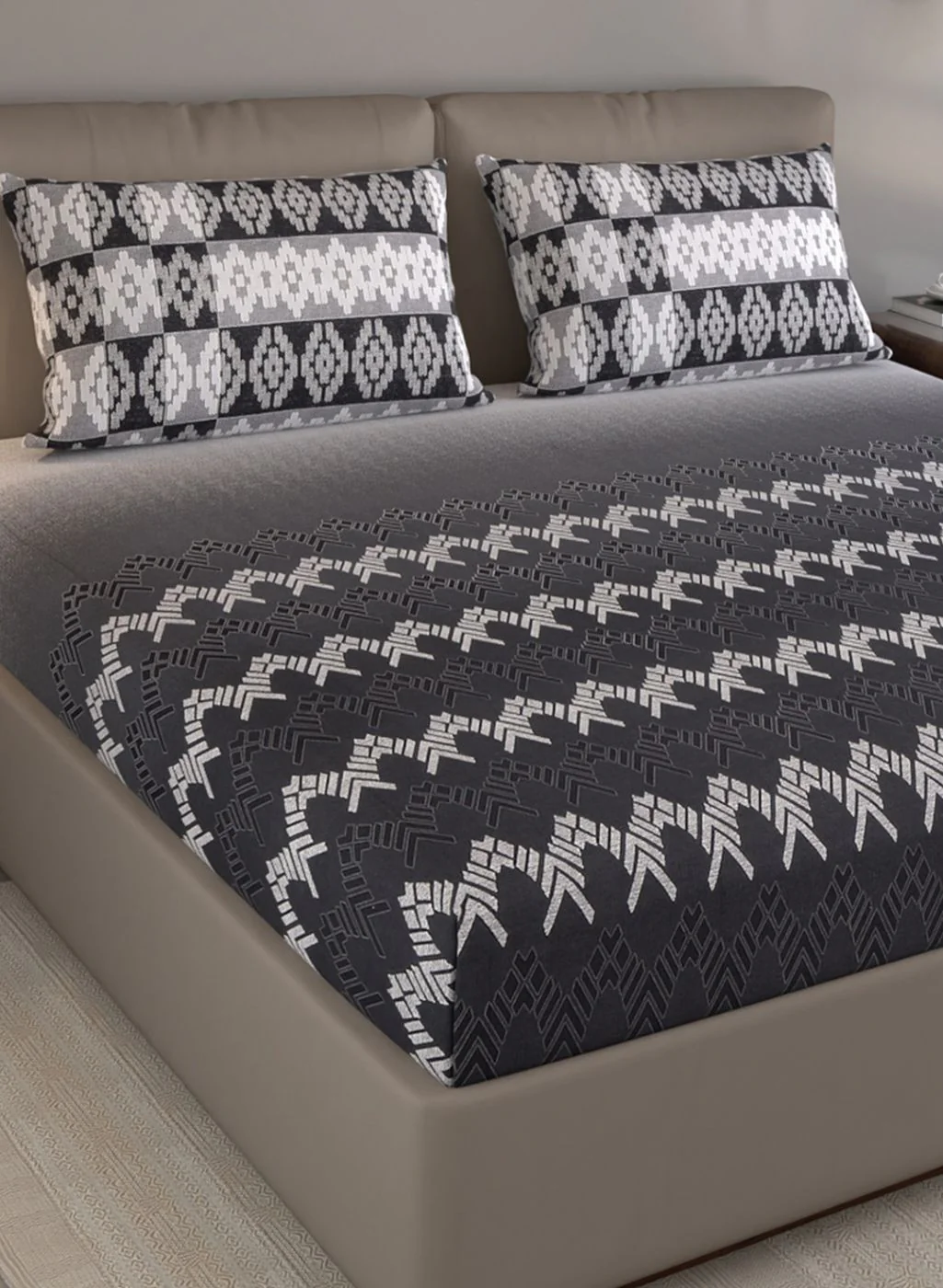 140TC Pure Cotton King Bedsheet with 2 Pillow Covers - Image 4