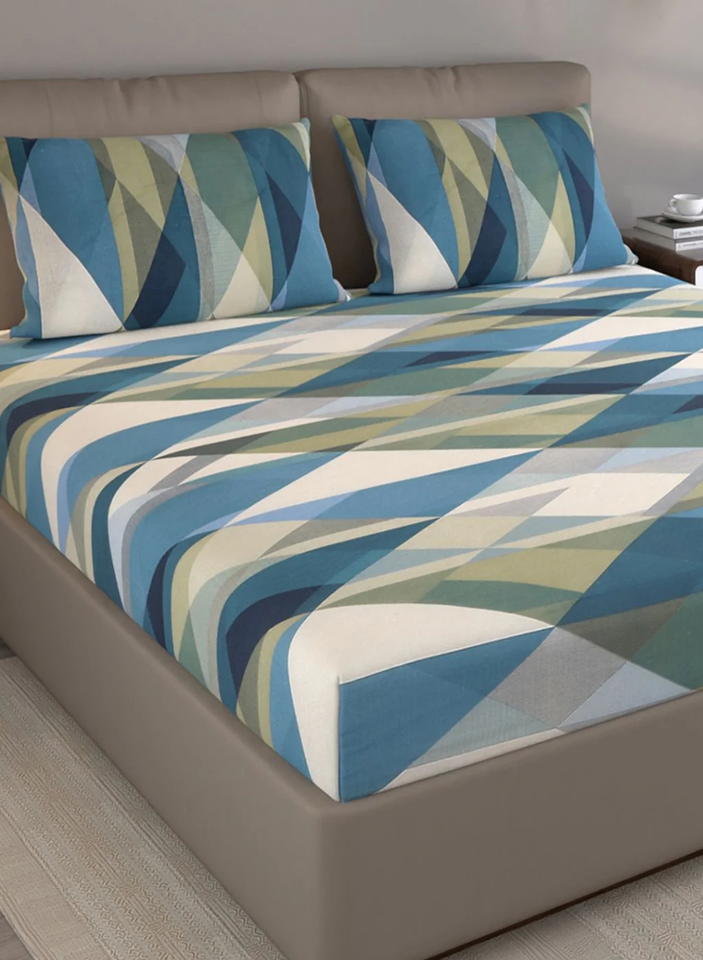 140TC Pure Cotton Queen Bedsheet with 2 Pillow Covers - Image 4