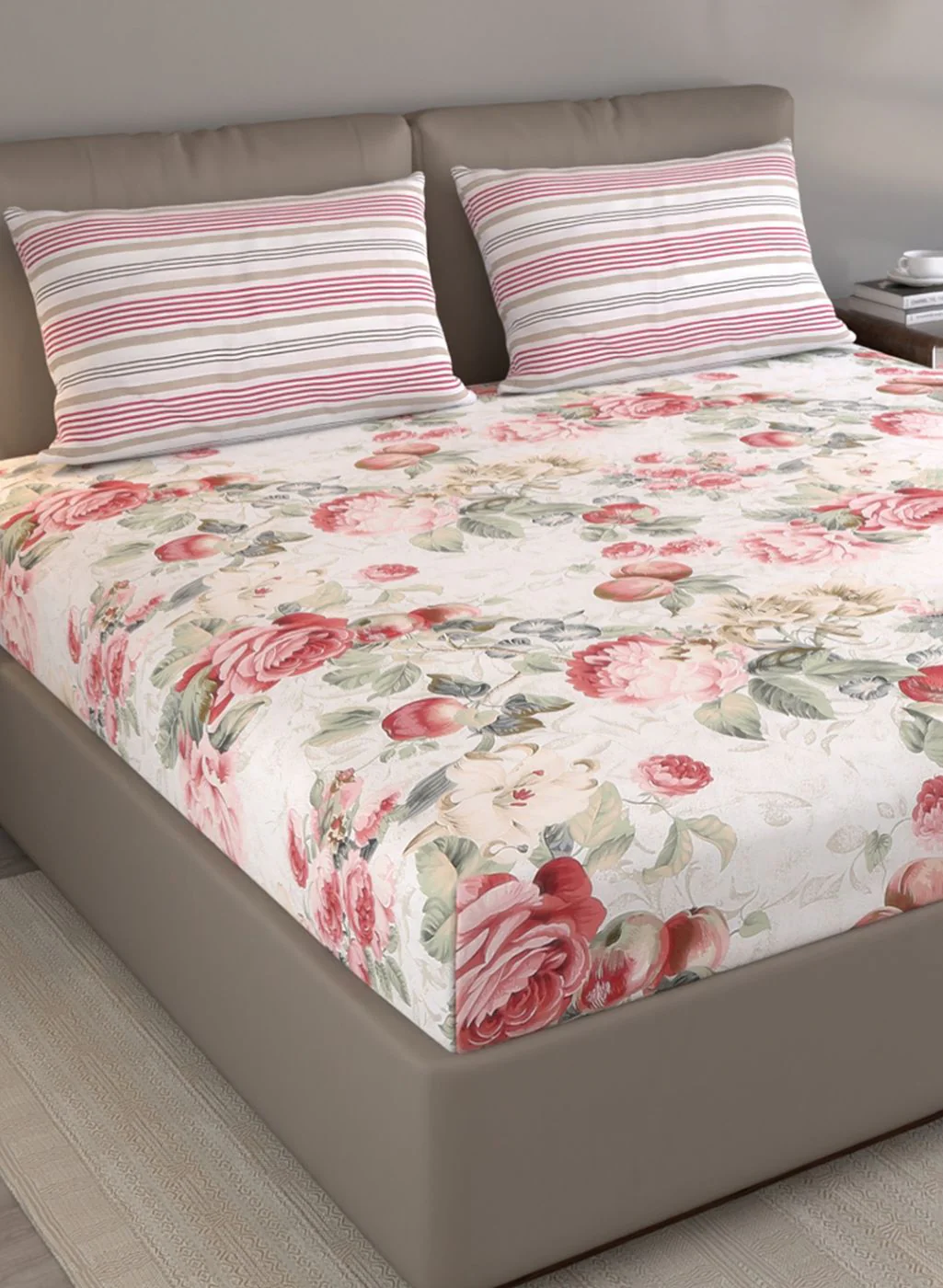 200TC Pure Cotton Queen Bedsheet with 2 Pillow Covers - Image 4