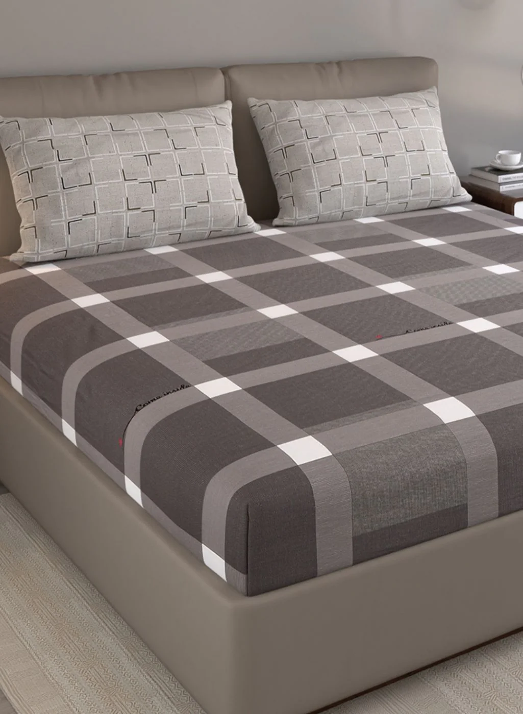 200TC Pure Cotton Queen Bedsheet with 2 Pillow Covers - Image 4