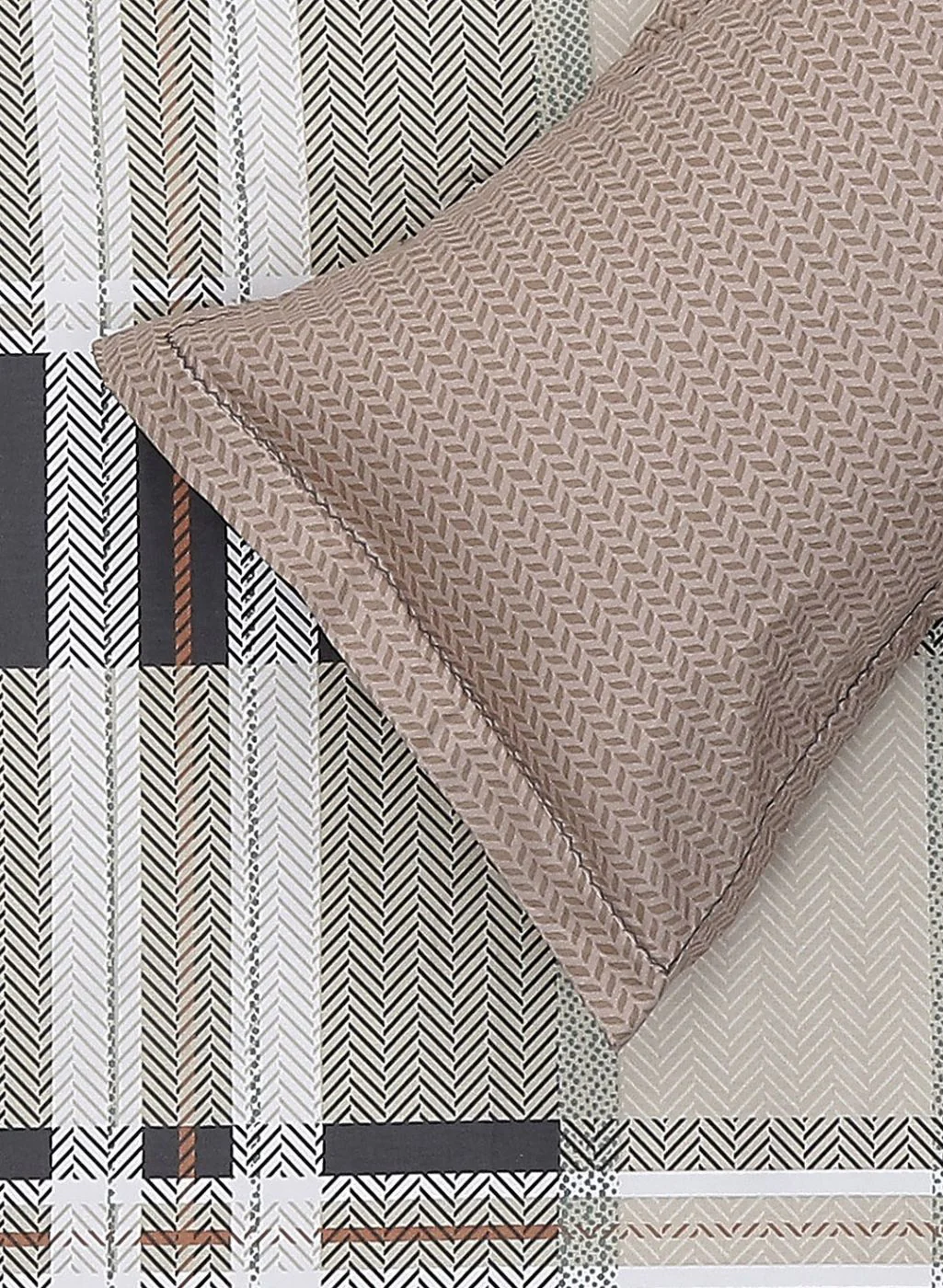 200TC Pure Cotton Queen Bedsheet with 2 Pillow Covers - Image 5