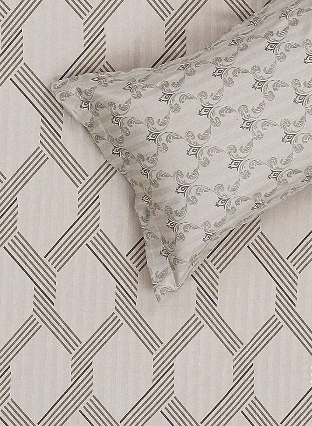 210TC Pure Cotton King Bedsheet with 2 Pillow Covers - Image 5