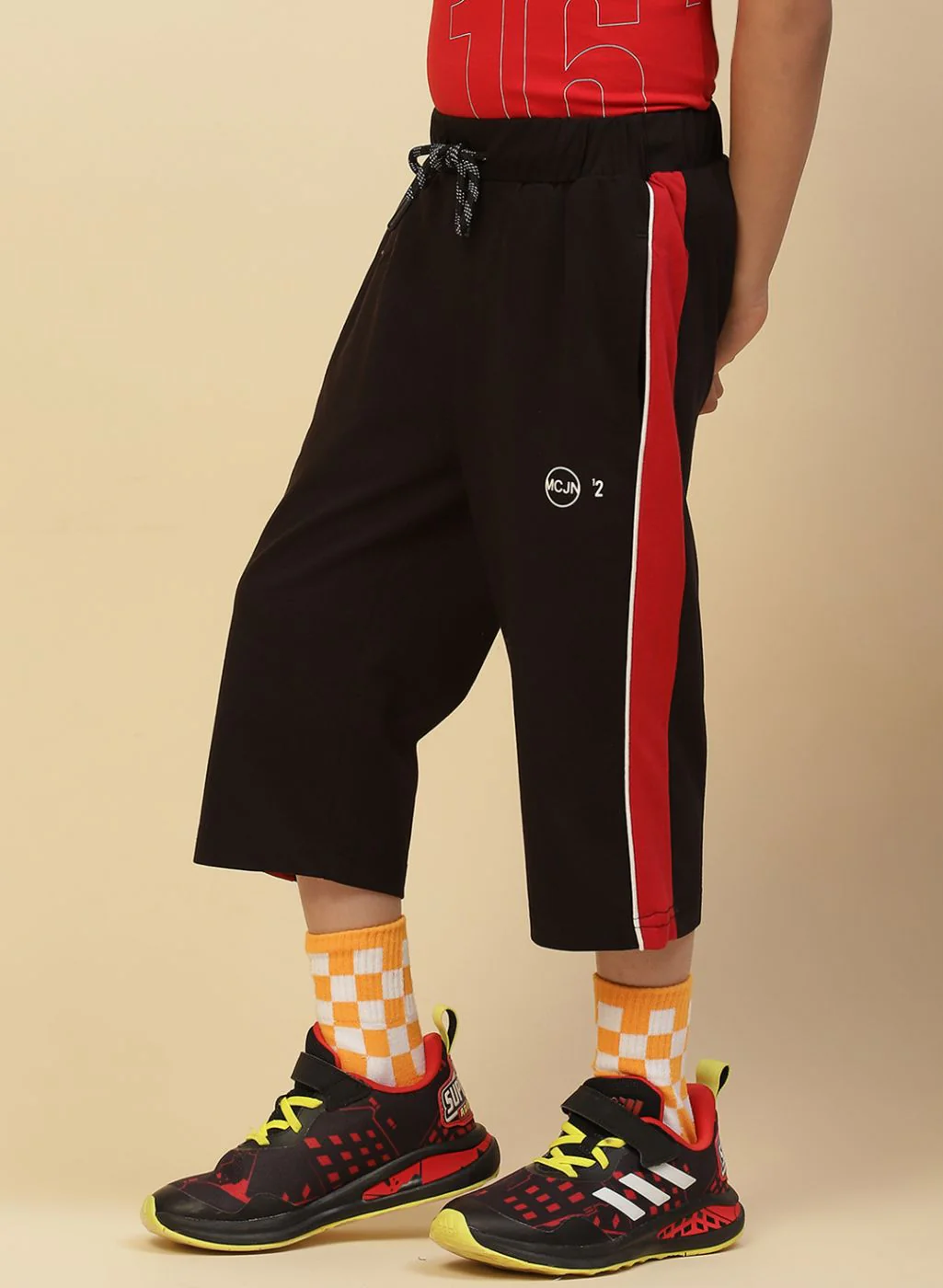 Boys Black Printed Capri - Image 2