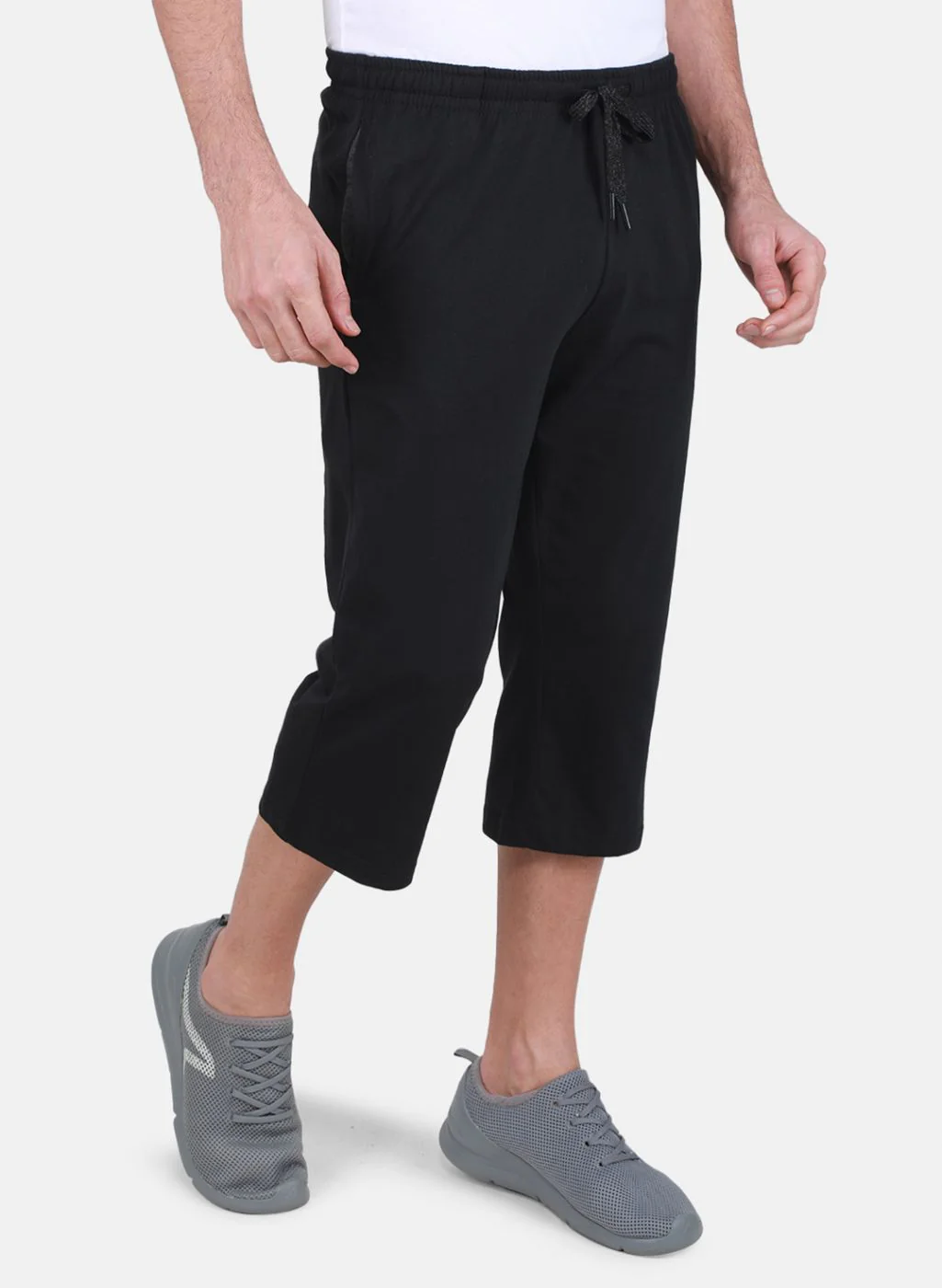 Men Black Solid Capri - Image 6
