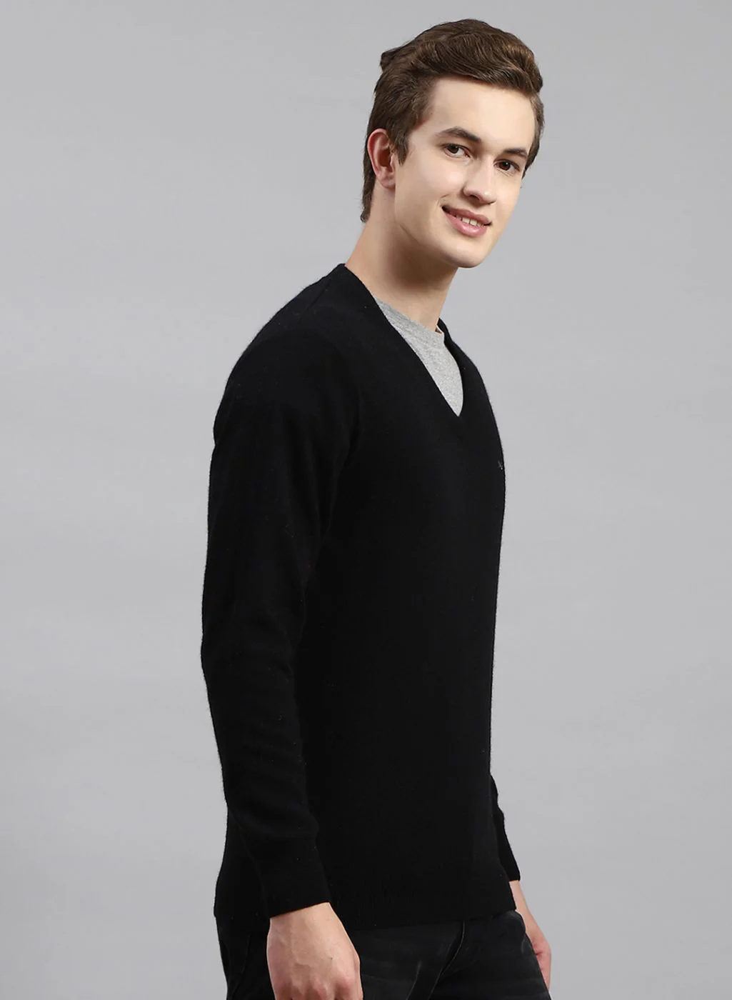 Men Black Solid Lamb wool Pullover - Image 4