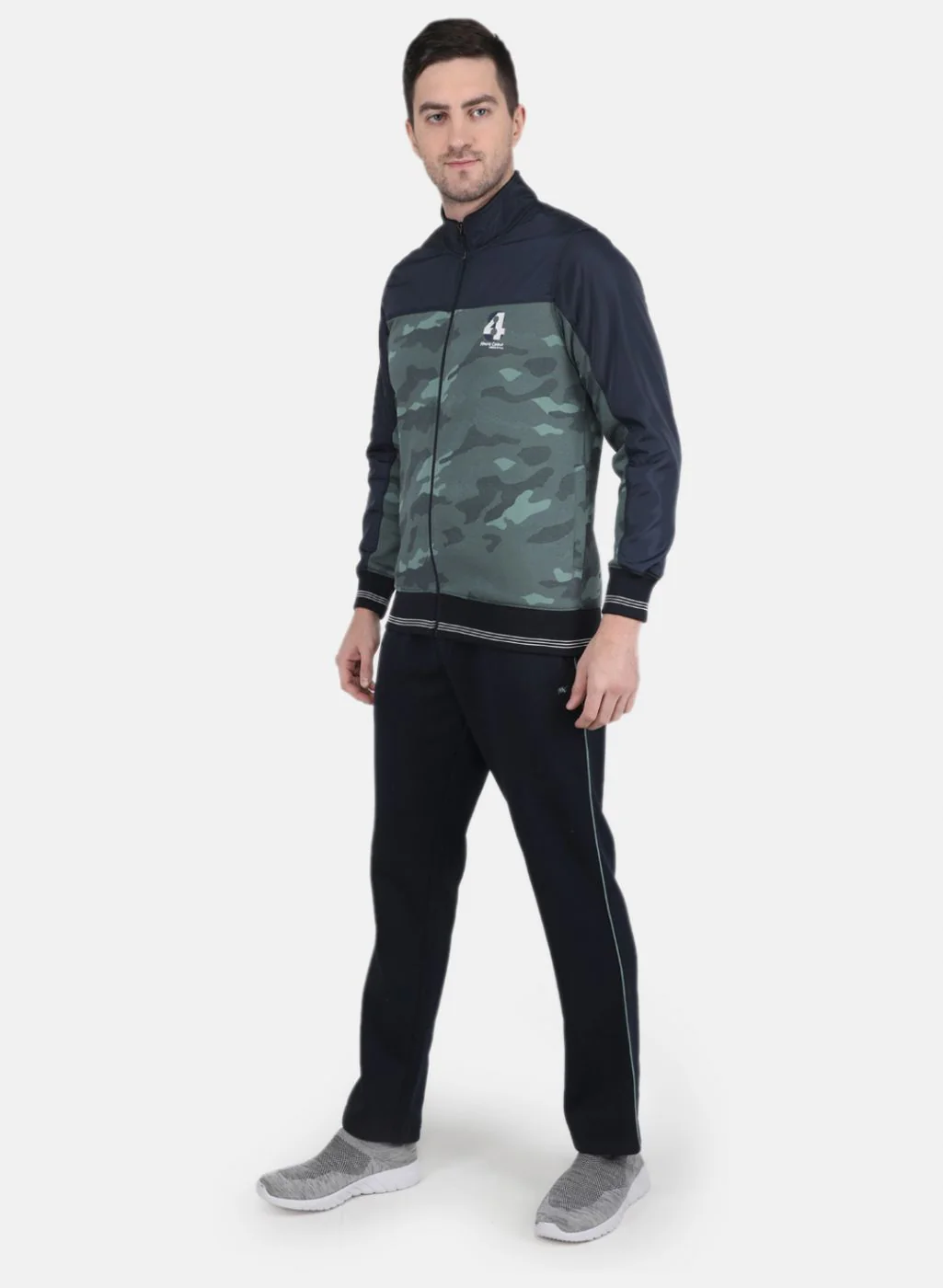 Men Green Solid Tracksuit - Image 2