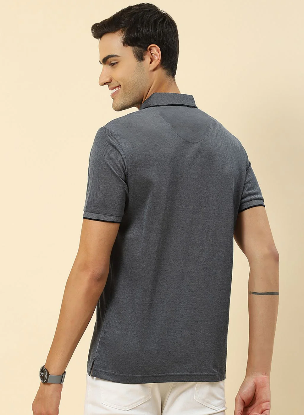 Men Grey Solid T-Shirt - Image 4