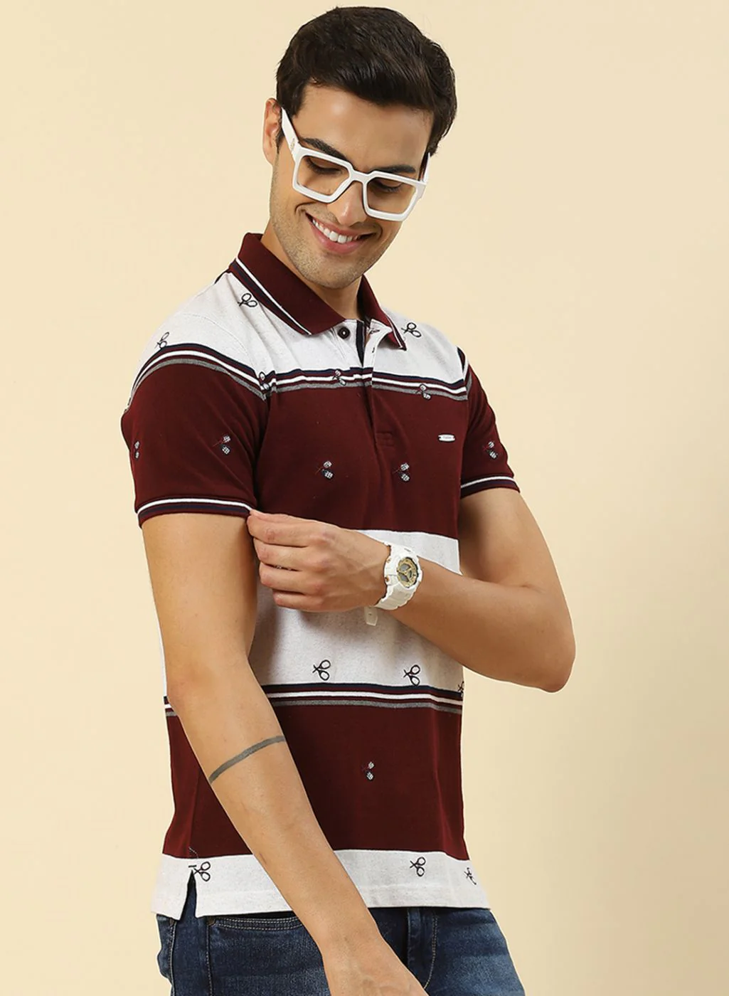 Men Maroon Jaquard T-Shirt - Image 3