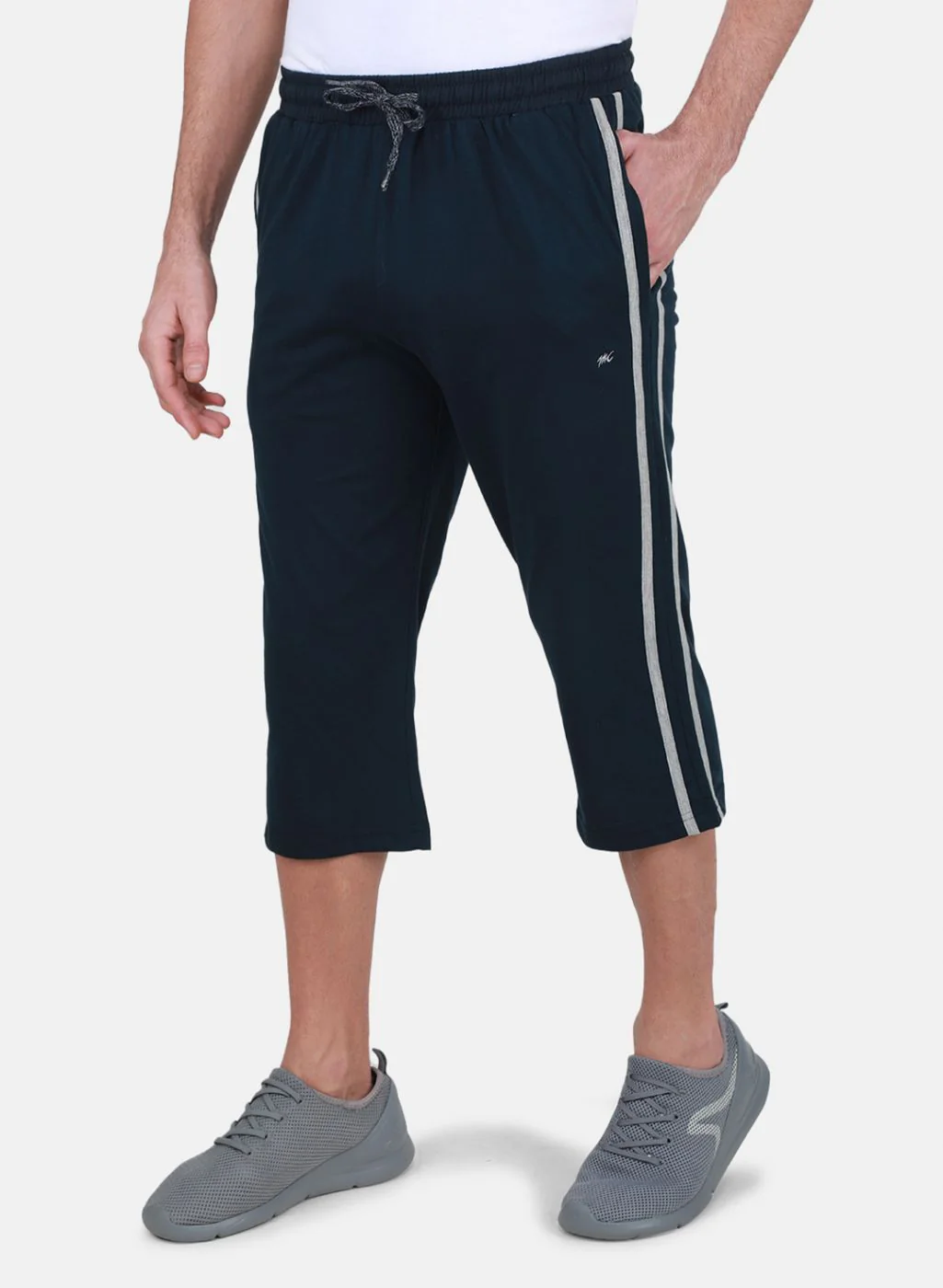 Men NAvy Blue Solid Capri - Image 2