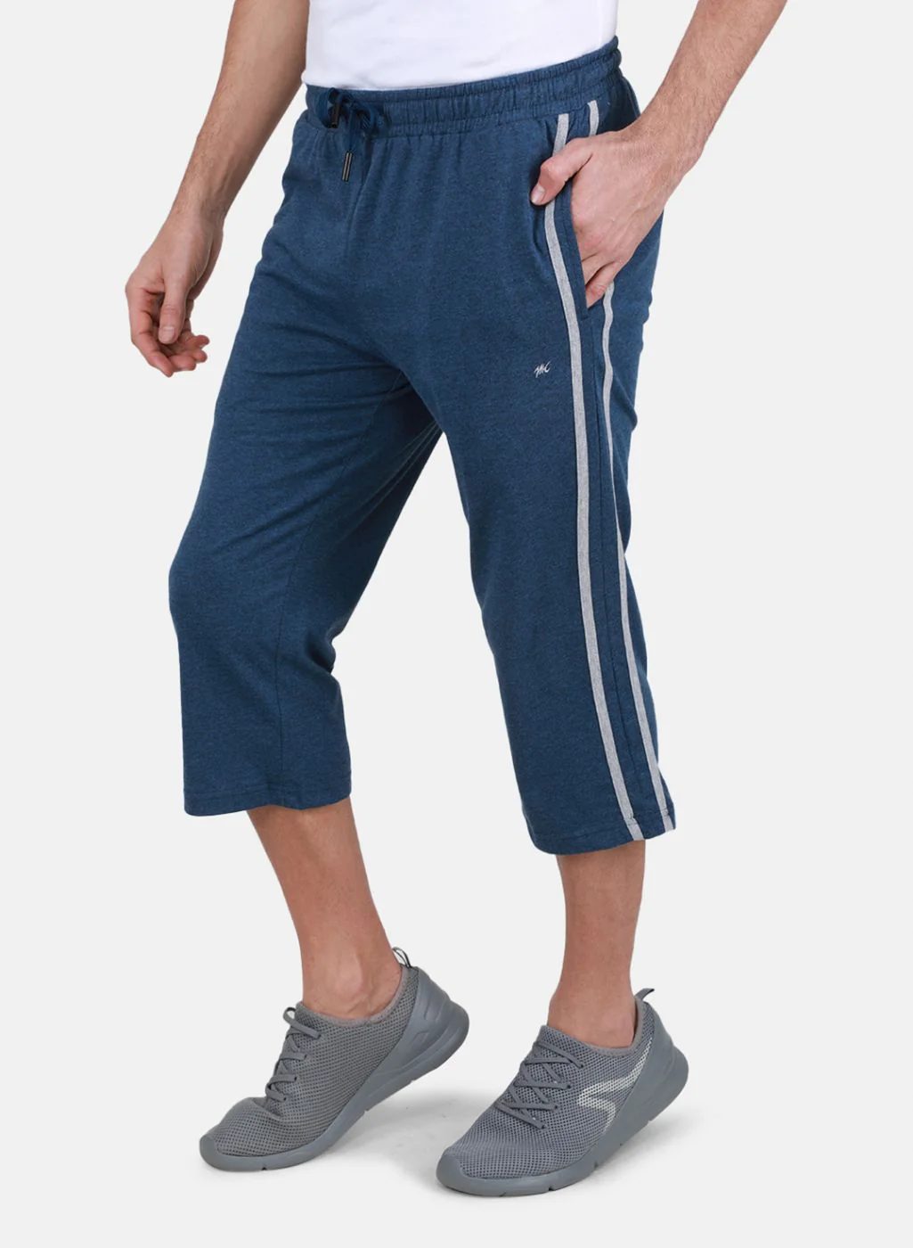 Men NAvy Blue Solid Capri - Image 2