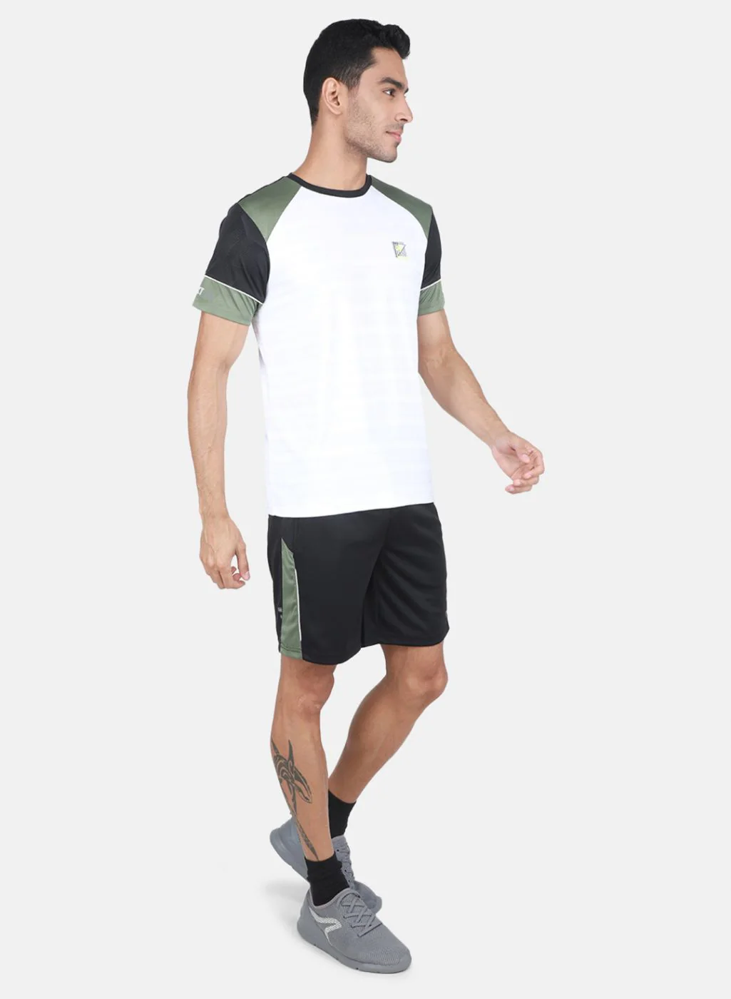 Men White & Black Solid Bermuda Set - Image 7