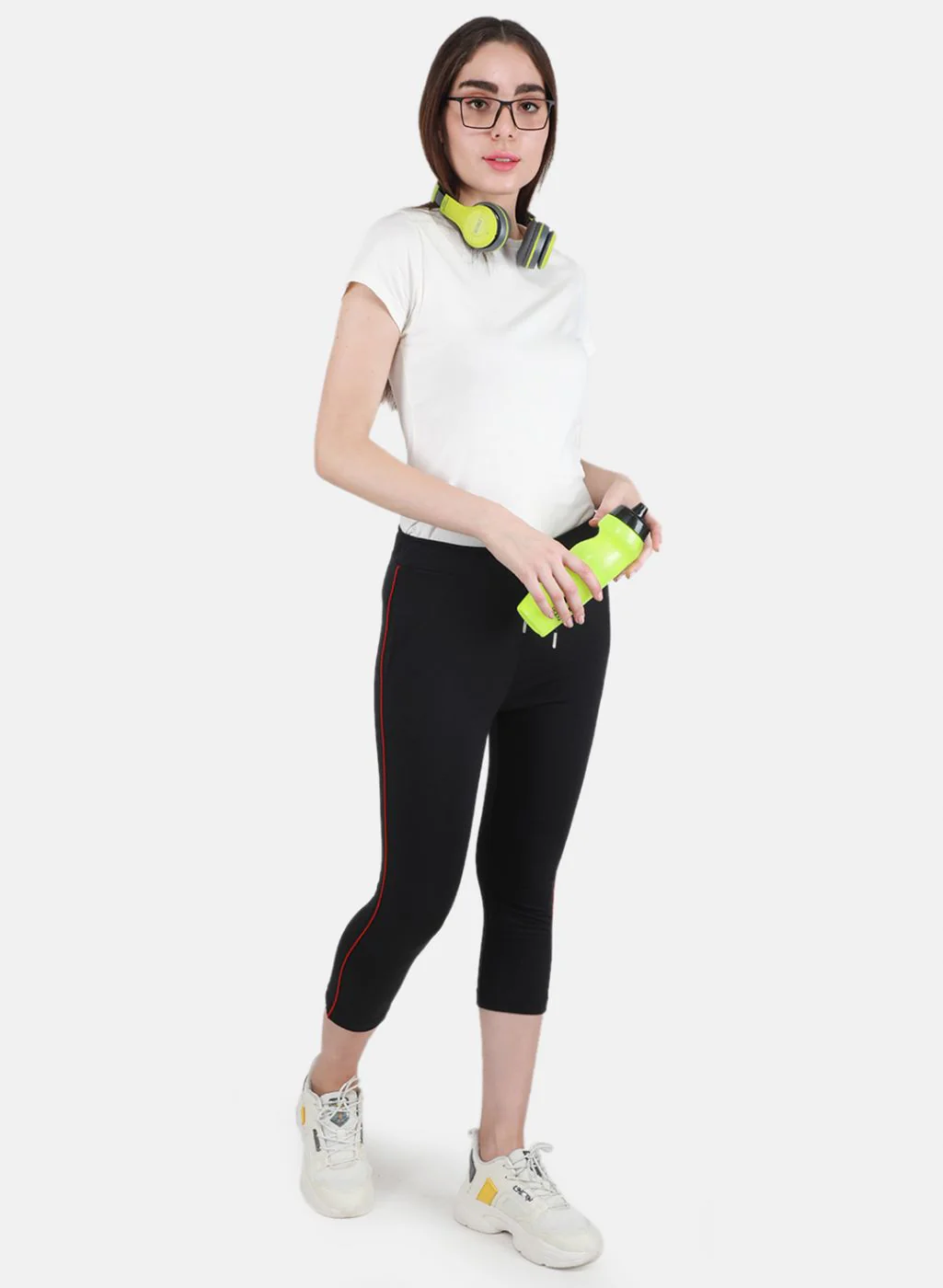 Women Black Solid Capri - Image 4