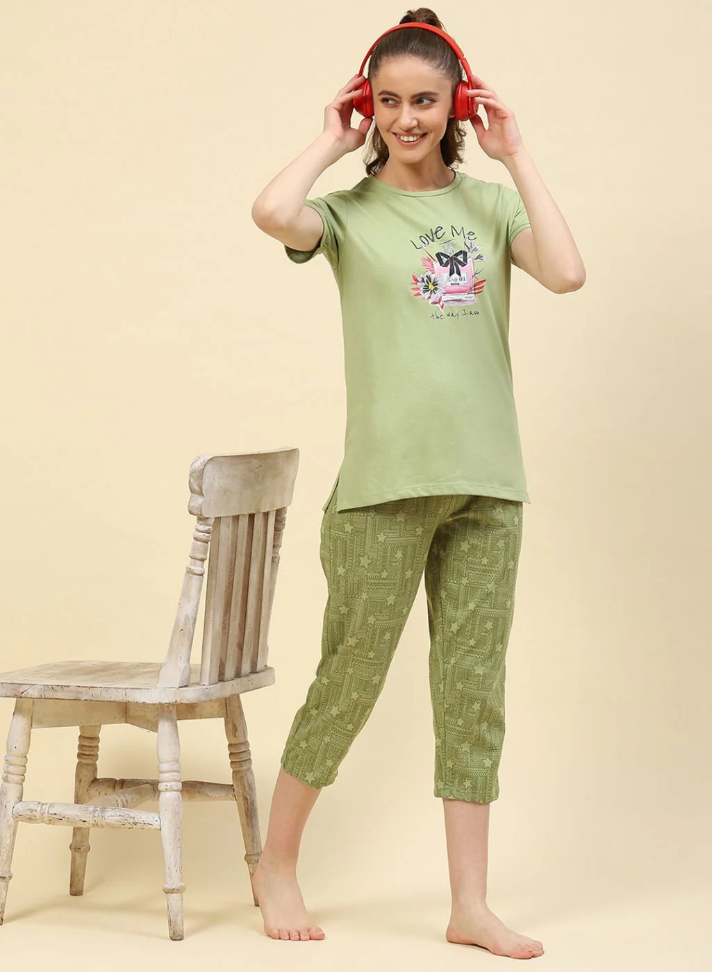 Women Green Printed Capri Set - Image 5