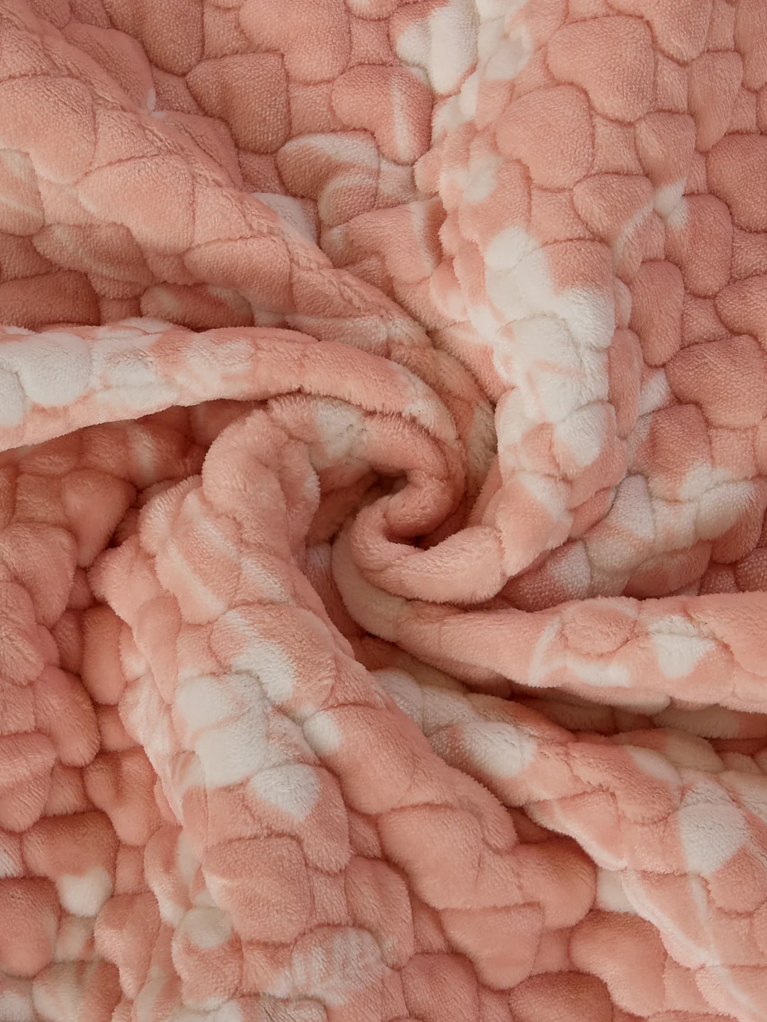 Premium Interlocking Motif Double Bed 3 Ply 200 GSM Comforter Cozy Flannel Collection Weight 2.8 kg - Image 8