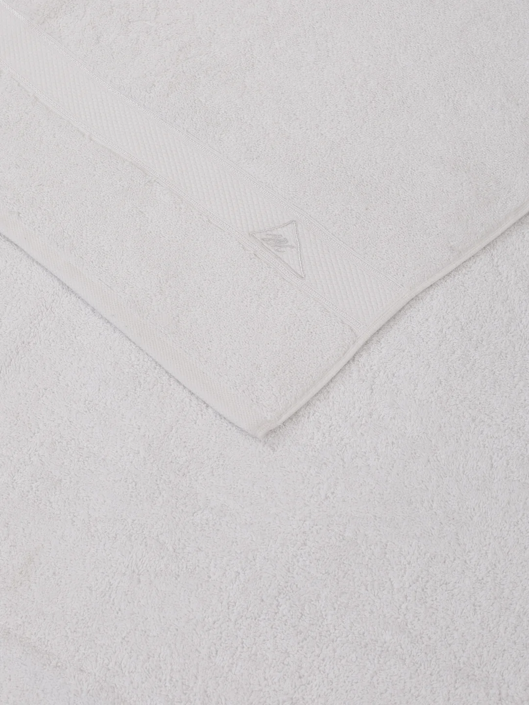 Premium White 100% Cotton Solid 525 GSM Bath Towel Iris 1 Pc Pvc Pack - Image 6