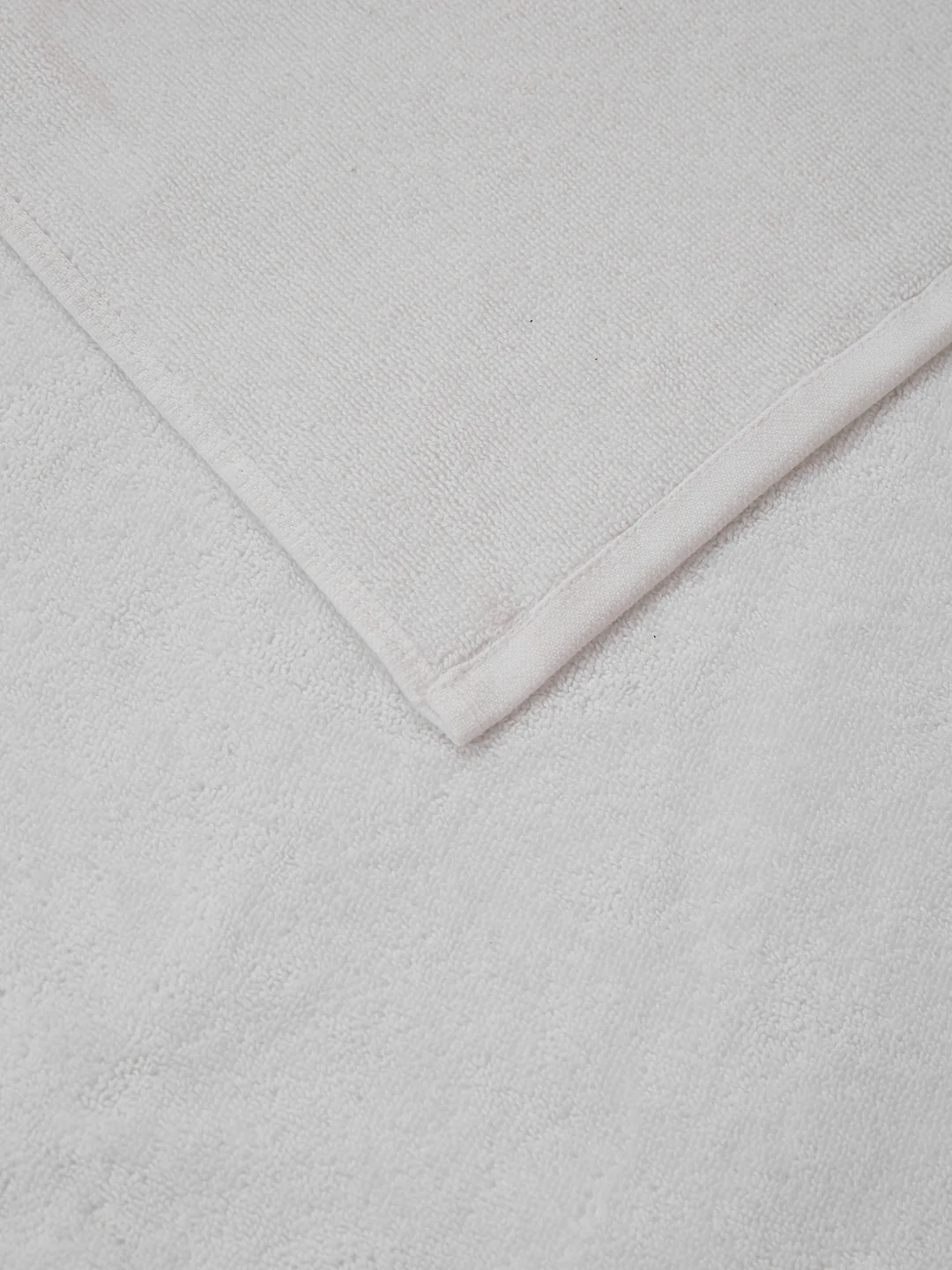 Premium White Pure Cotton Solid 550 GSM Bath Towel 2 Pc Set (Hotel Collection) - Image 9