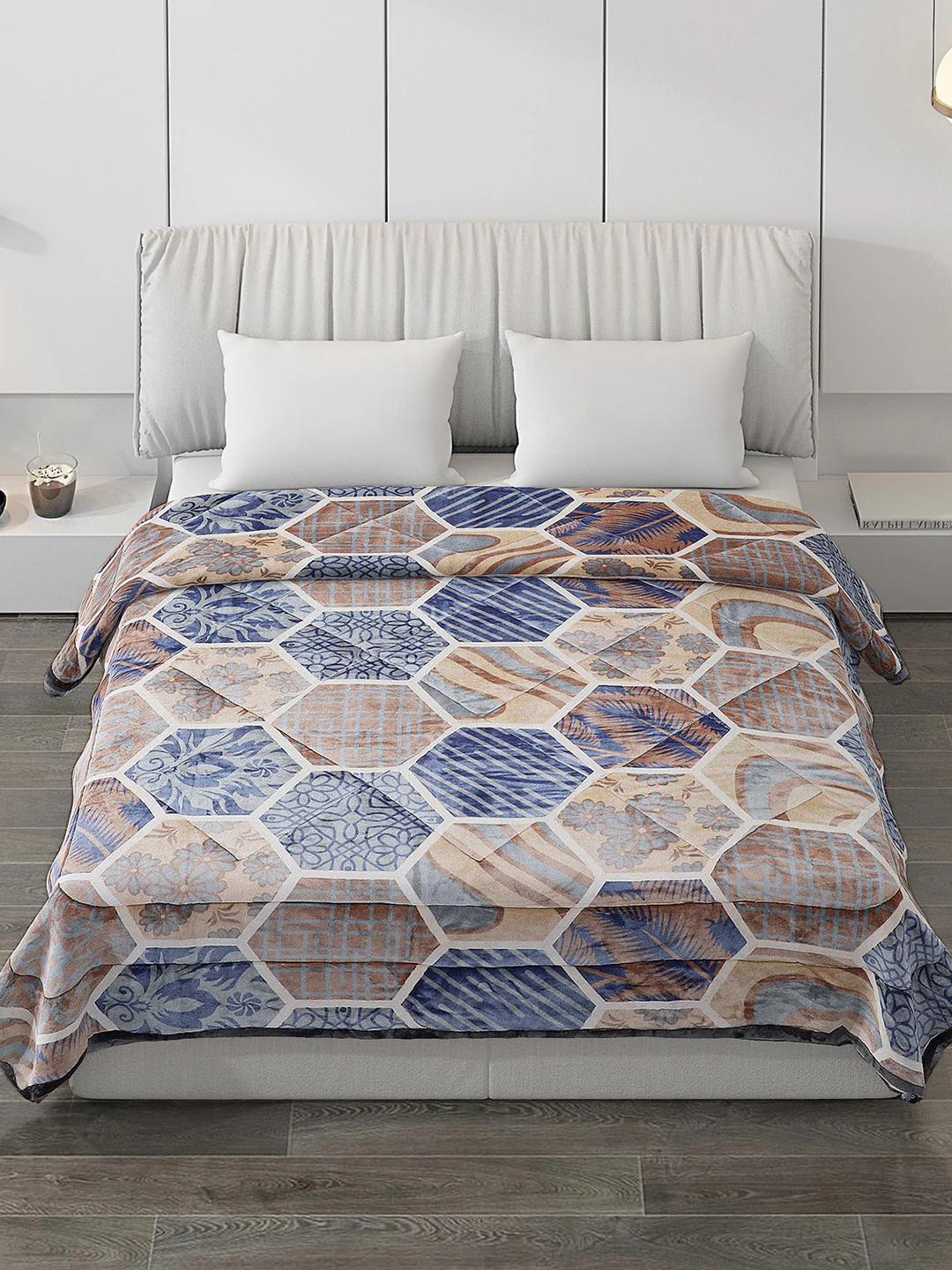 Printed Polyester Double Bed Comforter for Winter - Image 2
