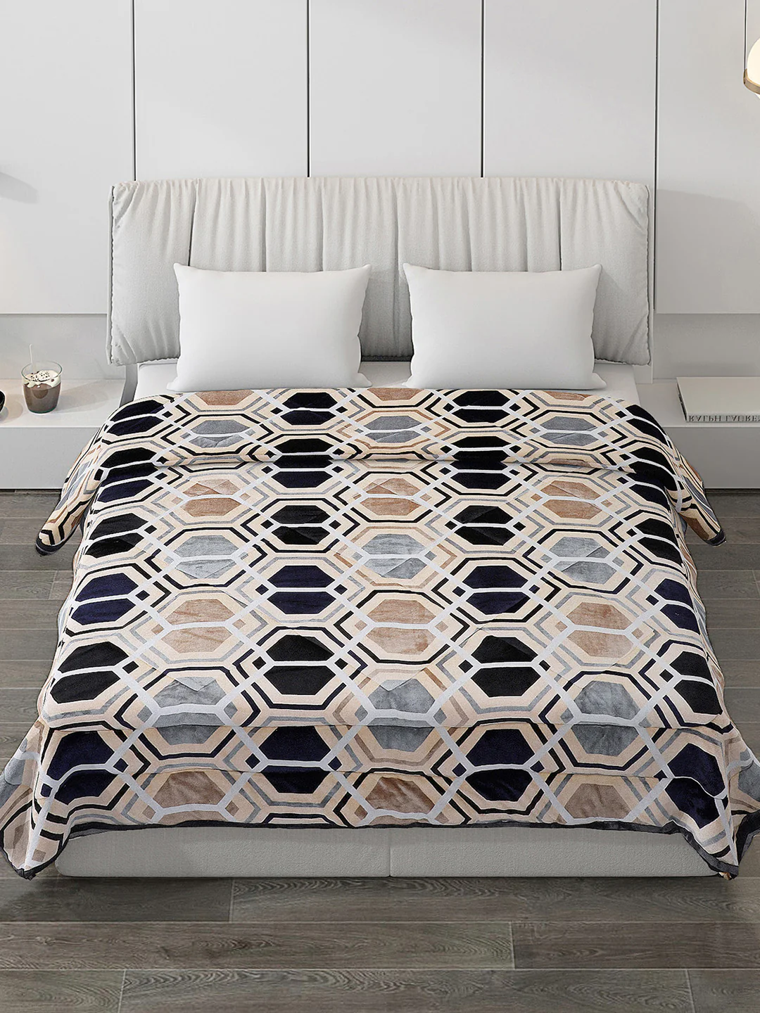 Printed Polyester Double Bed Comforter for Winter - Image 2