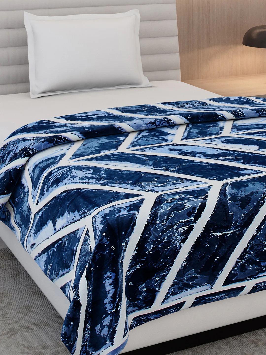 Printed Single Bed 300 GSM Blanket for AC Room - (Legacy) - Image 4