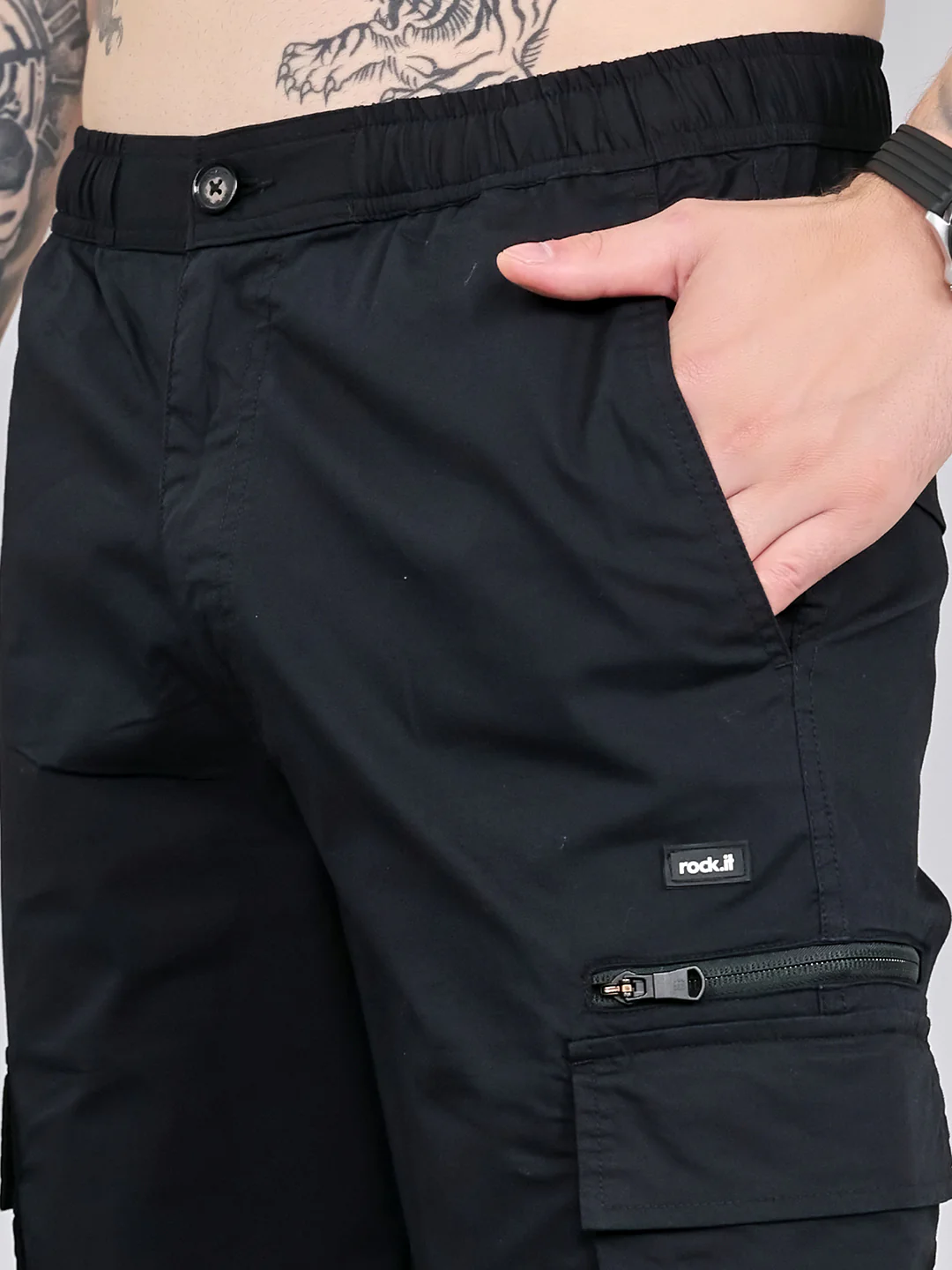 Rock.it Men Black Solid Regular Fit Cargo - Image 5