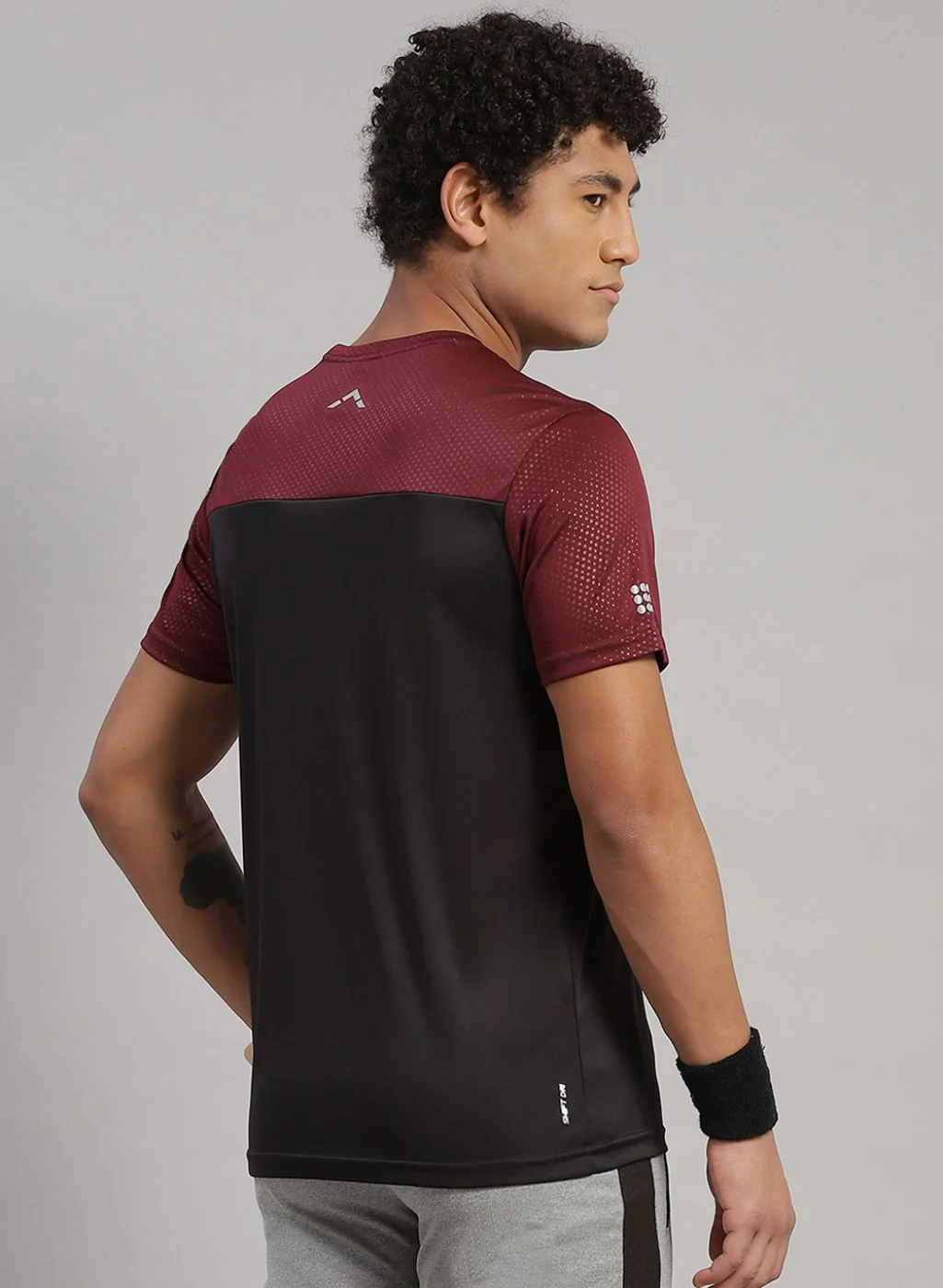 Rock.it Men Black Solid T-Shirt - Image 4