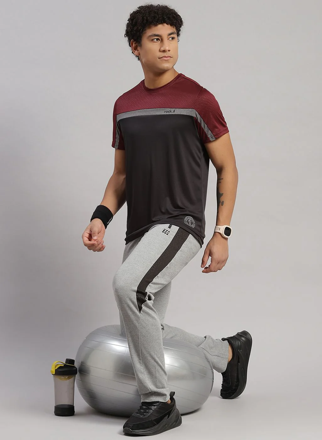 Rock.it Men Black Solid T-Shirt - Image 5
