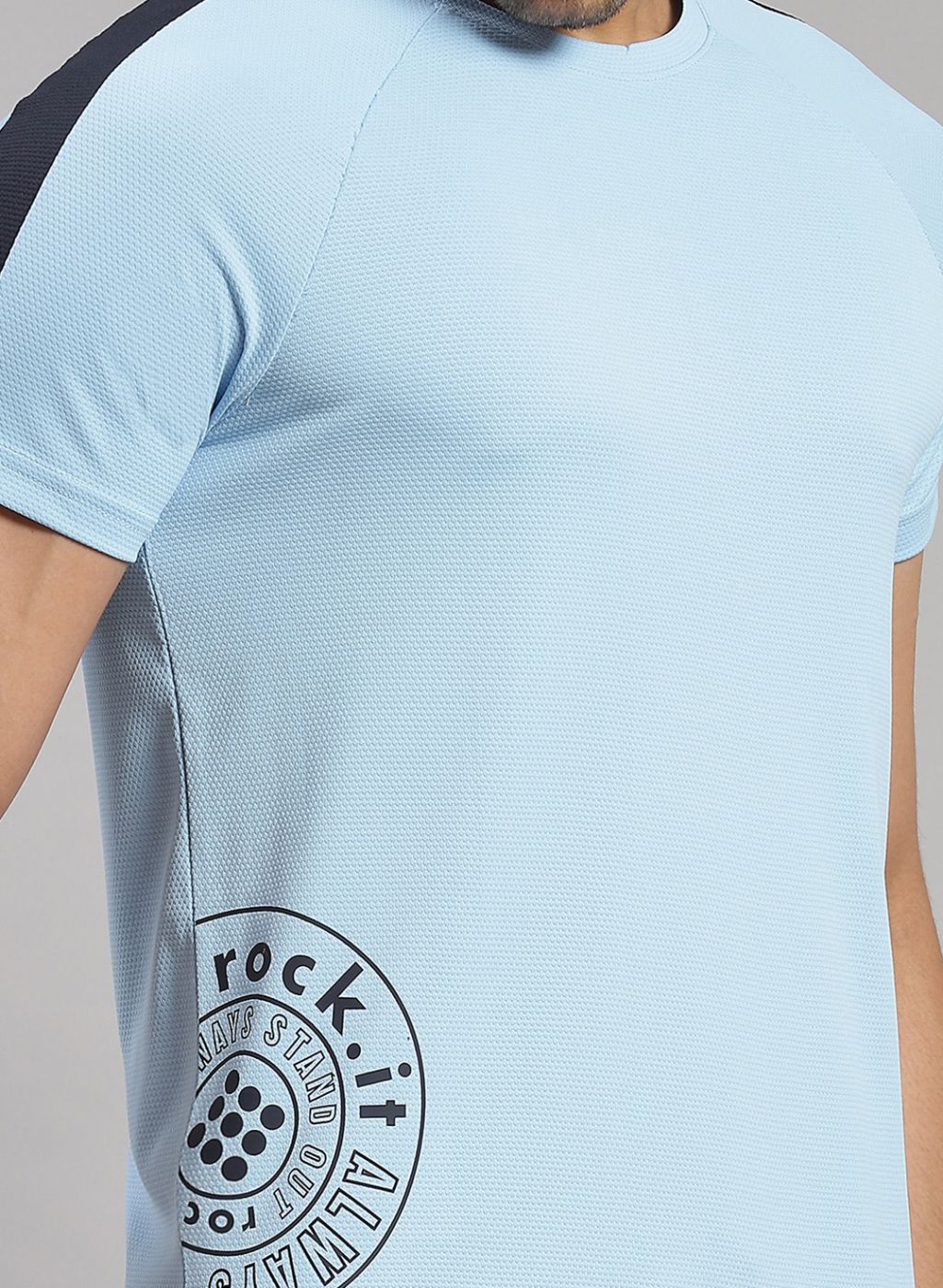 Rock.it Men Blue Solid T-Shirt - Image 6