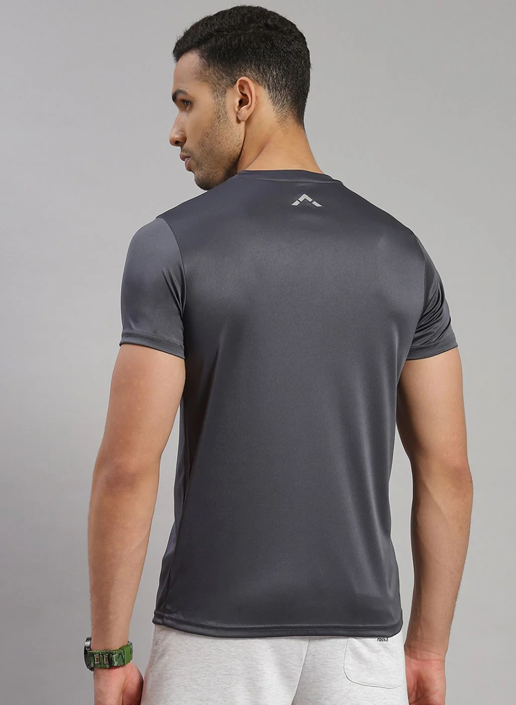 Rock.it Men Grey Solid T-Shirt - Image 5