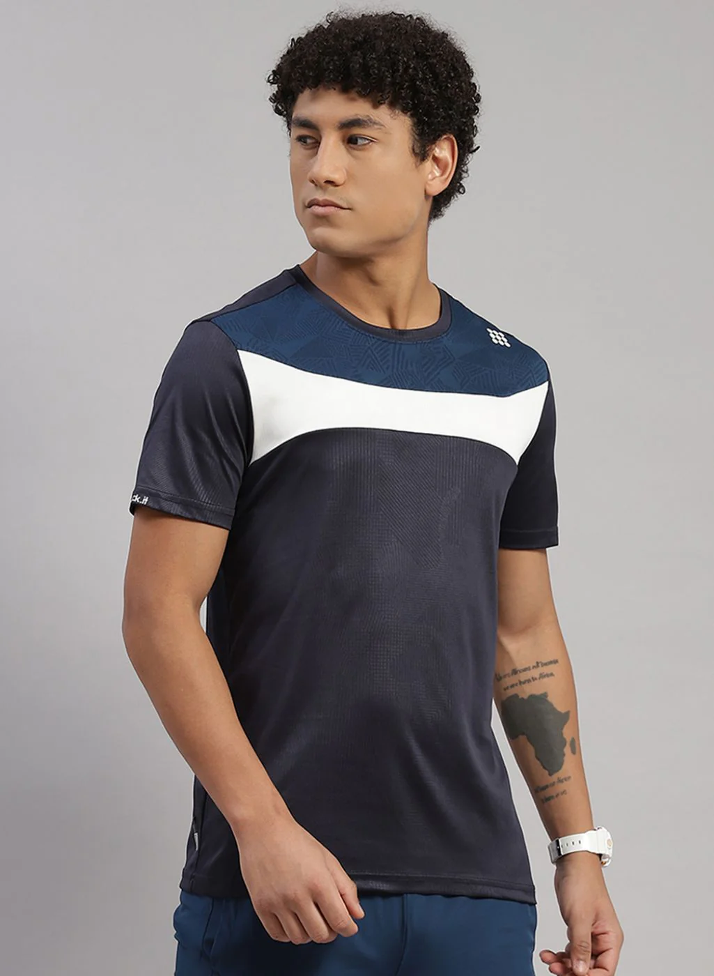 Rock.it Men Grey Solid T-Shirt - Image 3