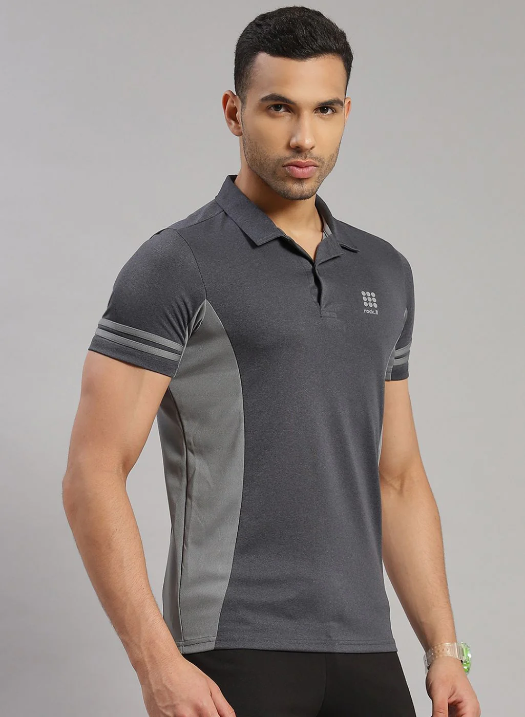 Rock.it Men Grey Solid T-Shirt - Image 4