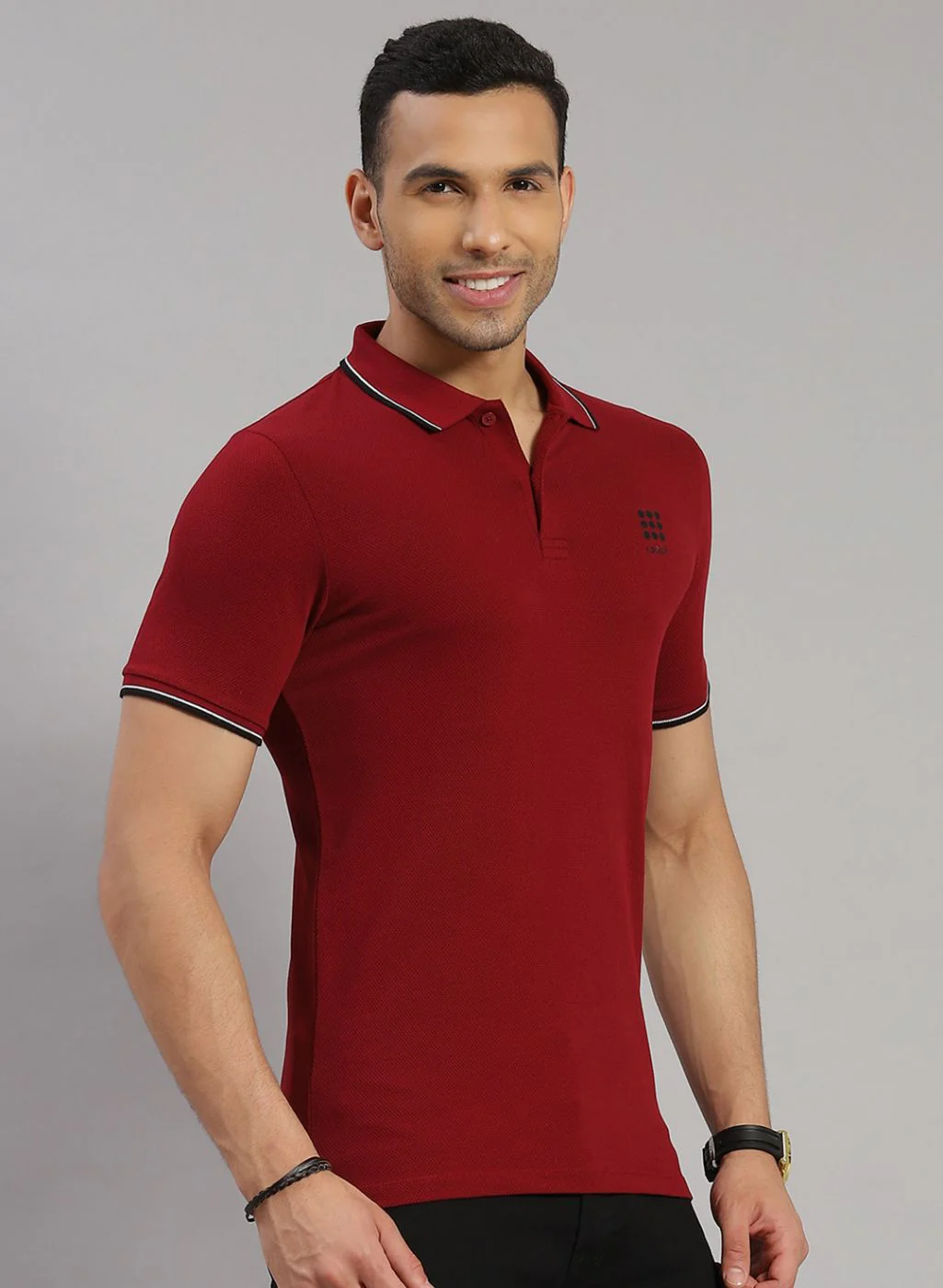 Rock.it Men Maroon Solid T-Shirt - Image 4
