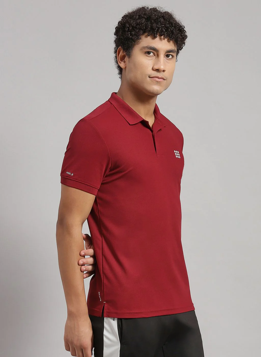Rock.it Men Maroon Solid T-Shirt - Image 3